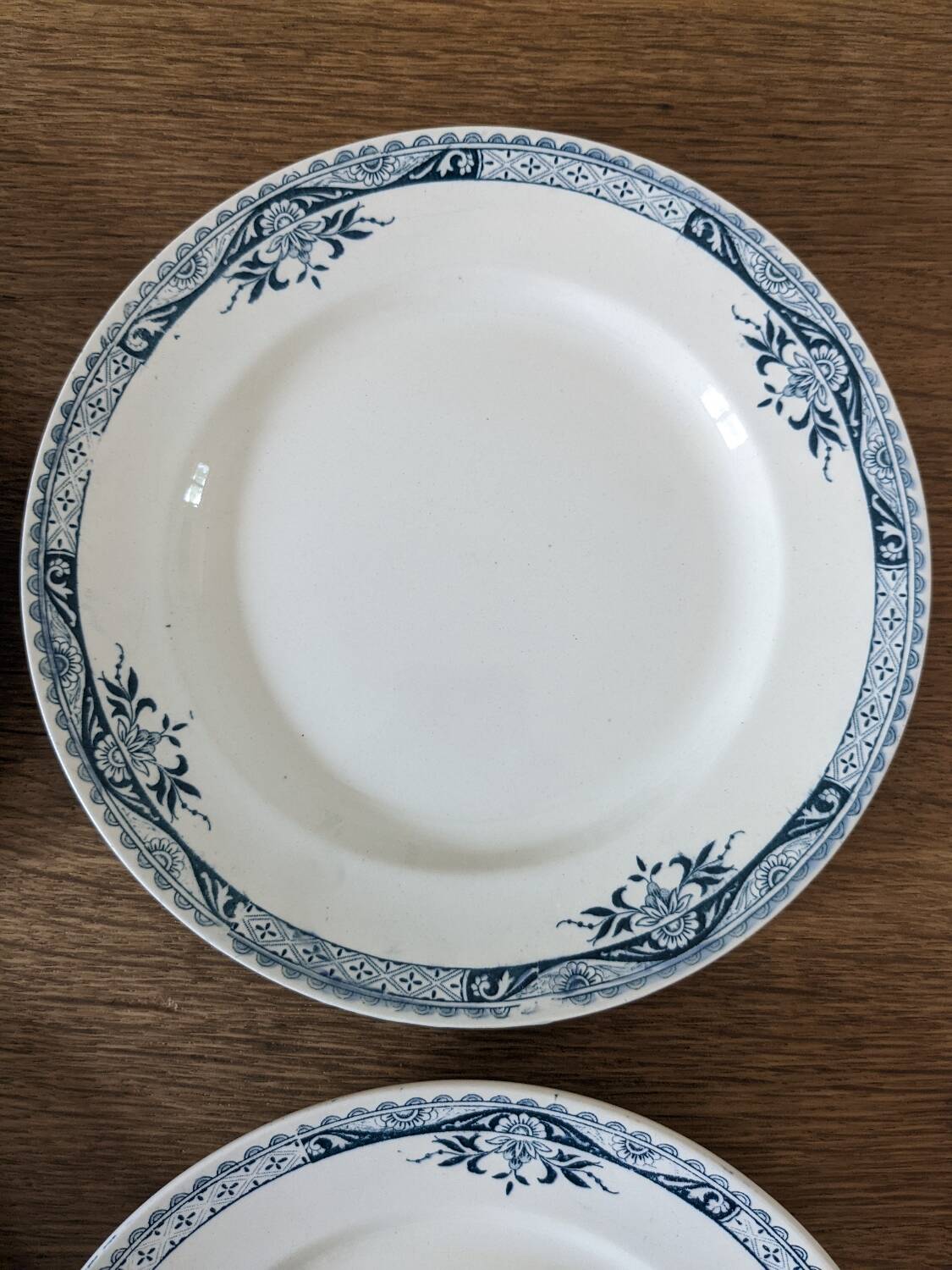 4 Lily Longchamp dinner plates