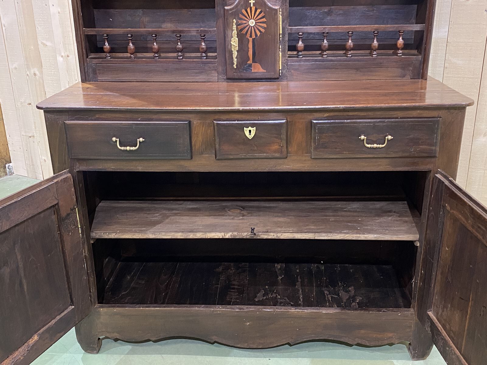 Religious Breton croachlier in chestnut - 19th