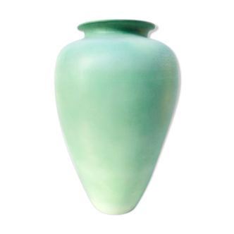 Celadon's faience vase