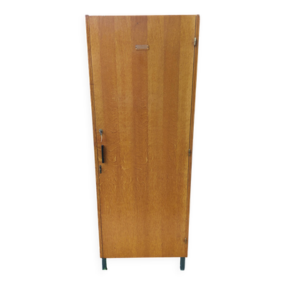 armoire d'internat, penderie, vestiaire