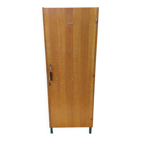 armoire d'internat, penderie, vestiaire