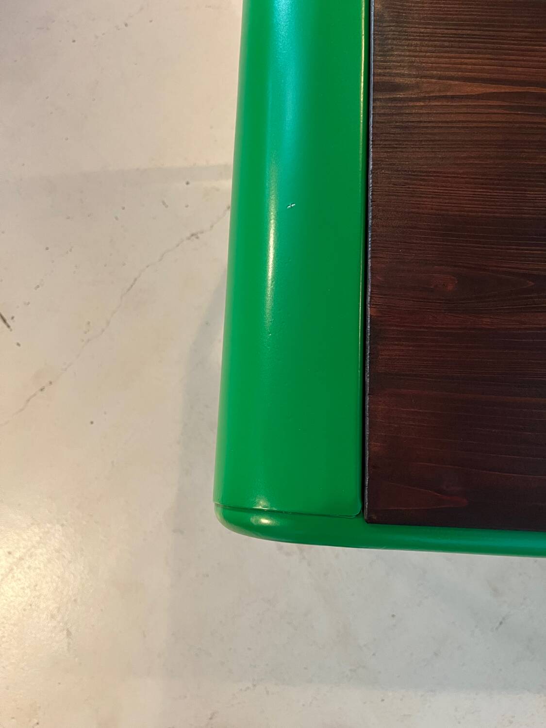 Vintage 1980 desk, in perfect condition.