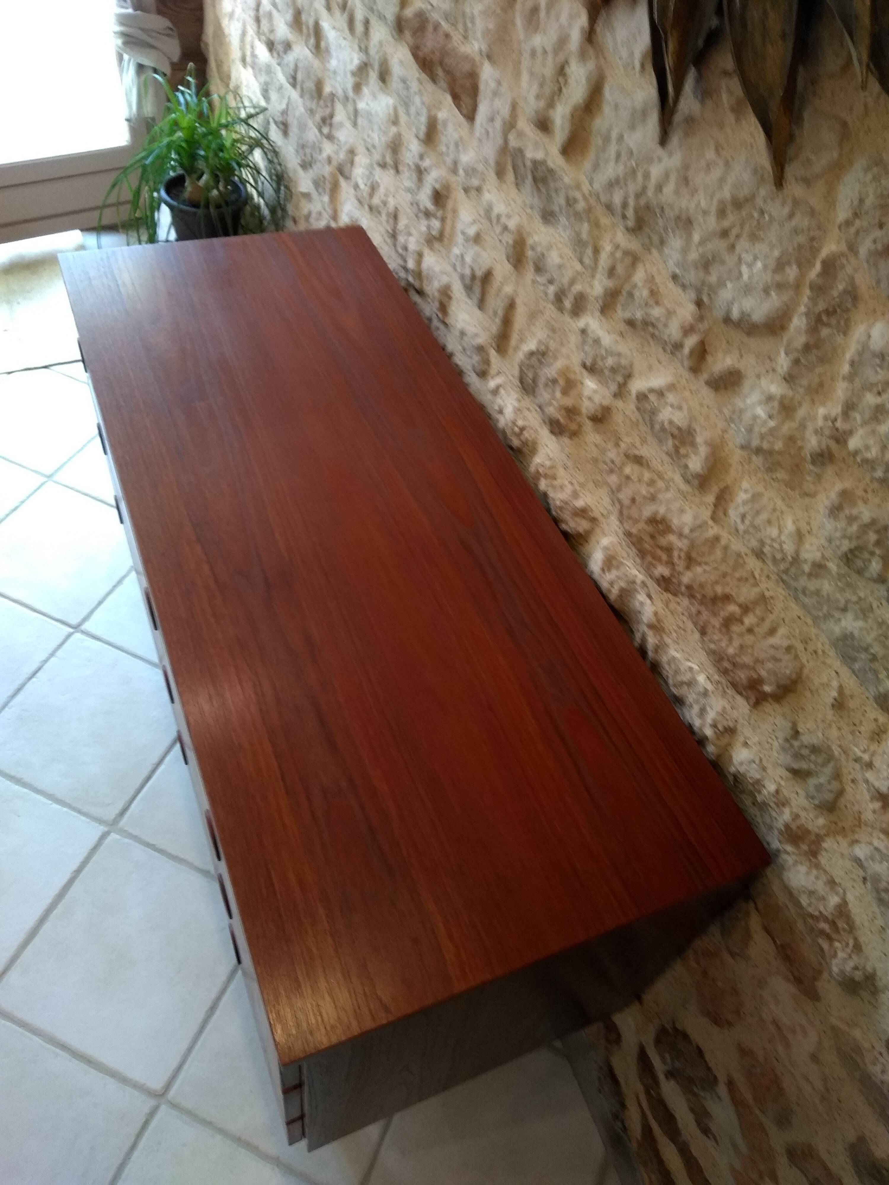 Scandinavian commodus/hairdresser