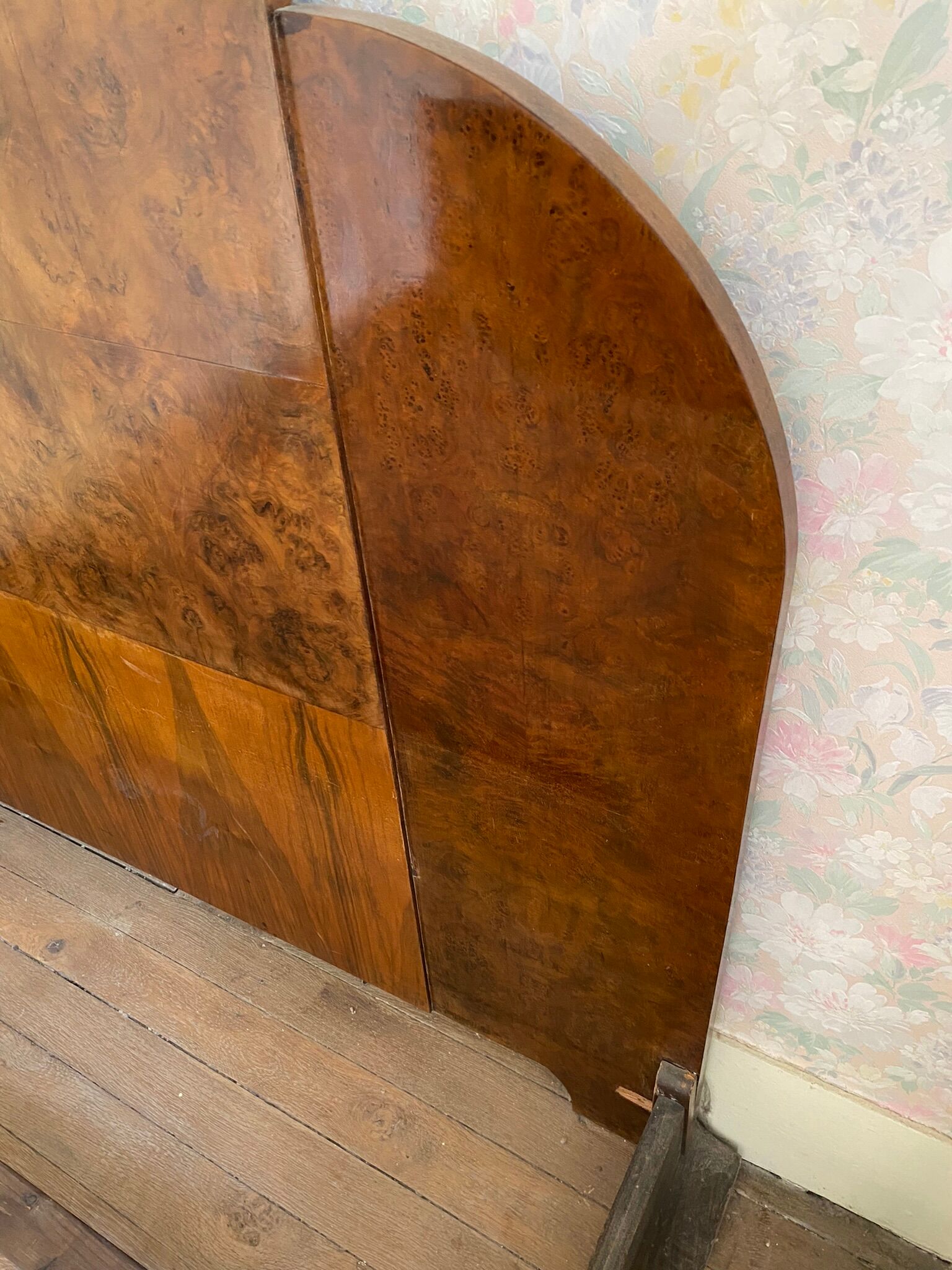 Art deco bed dating from the 30s in Ronce de Noyer