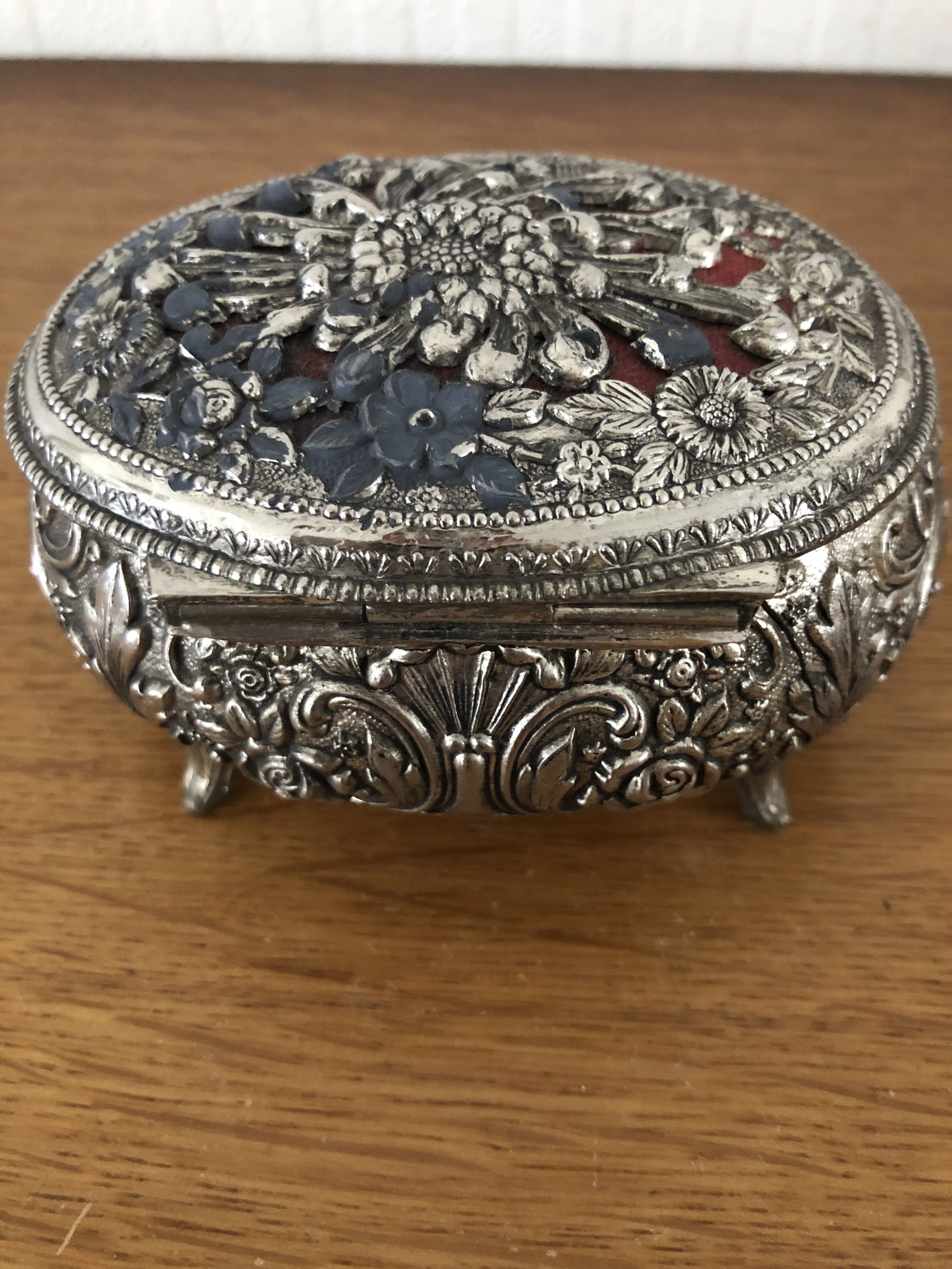 Metal jewelry box inside felt red floral decorations