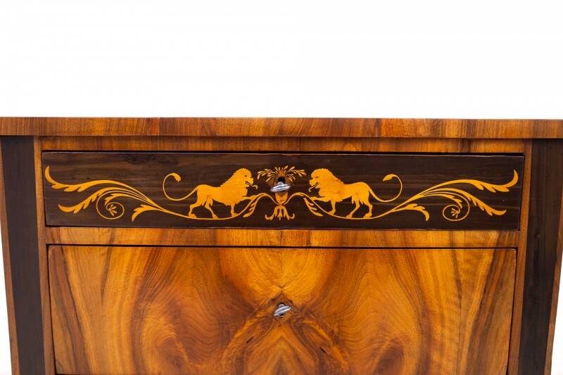 Commode en noyer unique, Allemagne, vers 1890. Après restauration.
