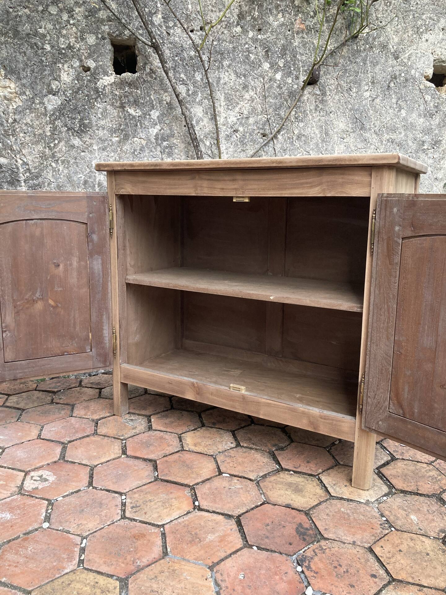 Petit buffet ancien en bois 