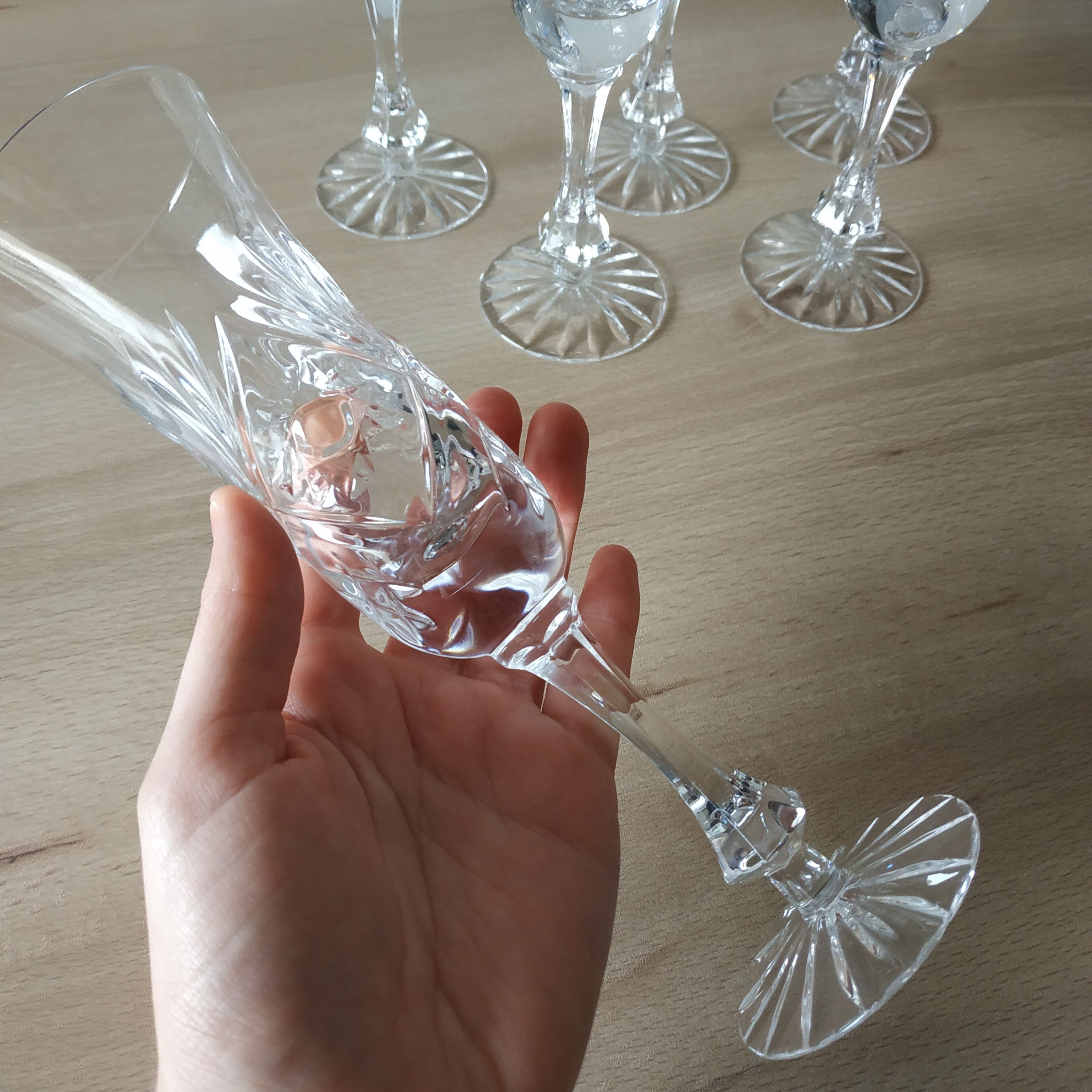 Champagne glasses in chiseled crystal from Lorraine