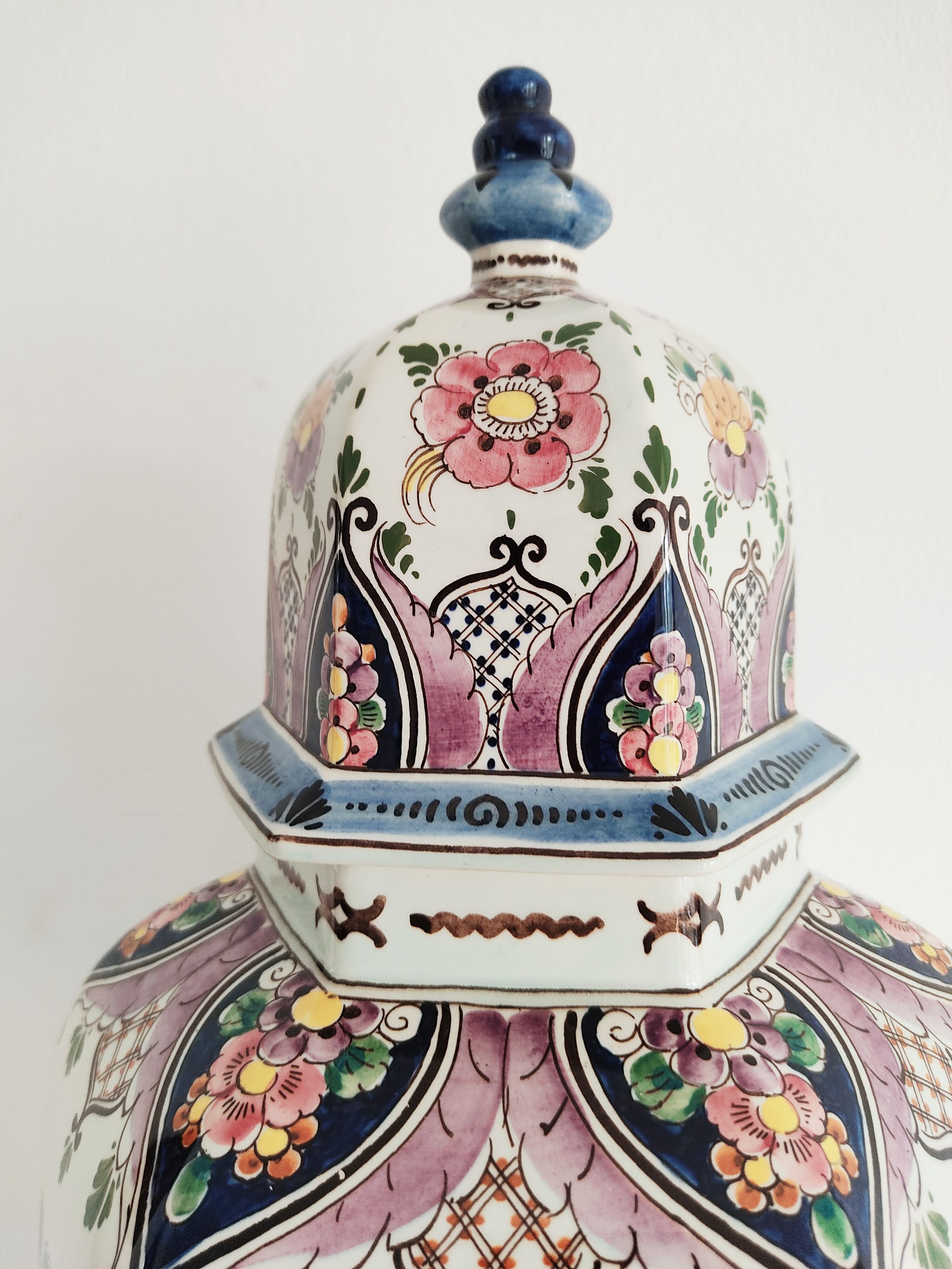 Delft potiche vase polychrome parakeets decoration