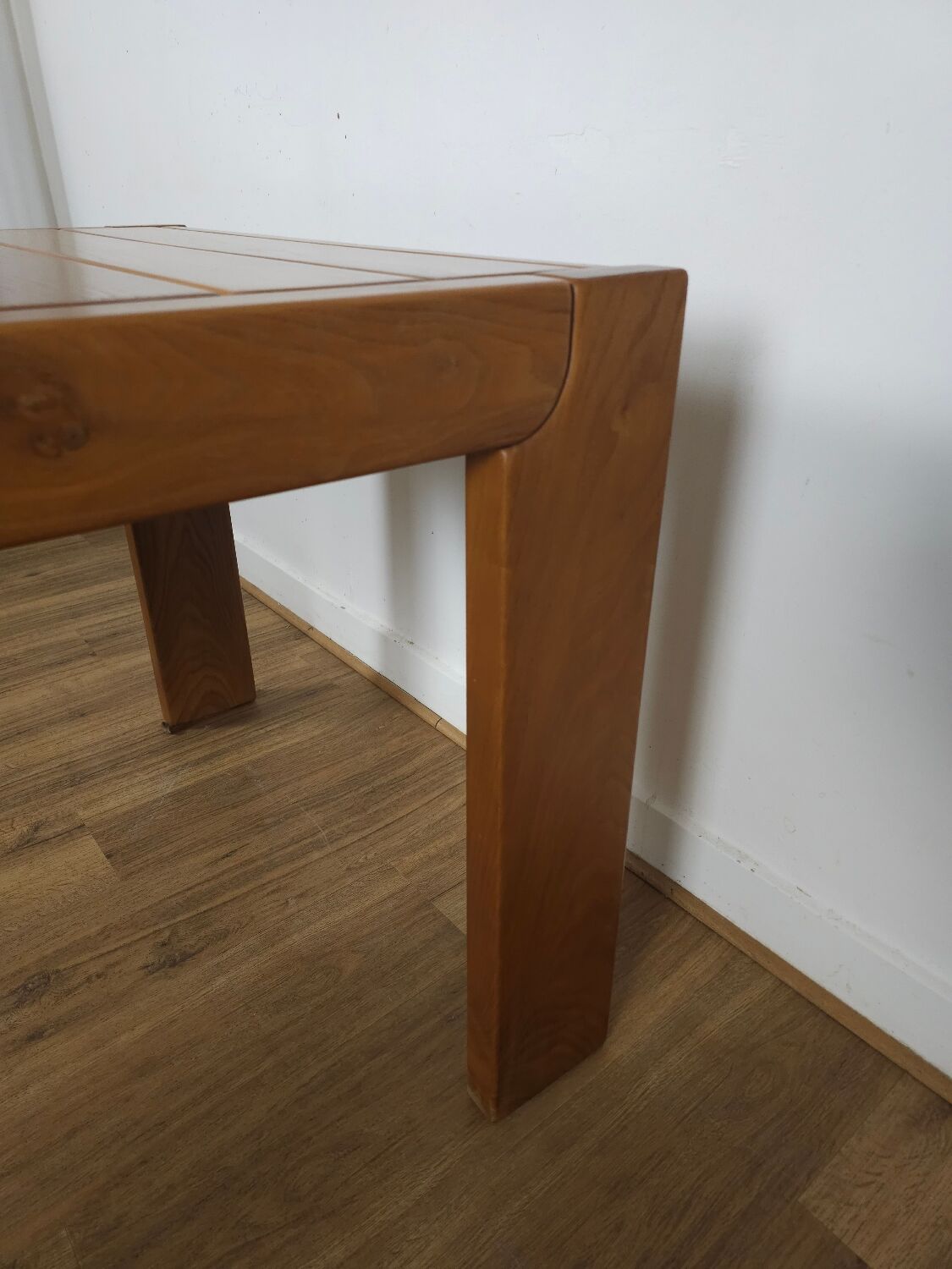 Table extensible en orme massif, Maison Regain, années 60