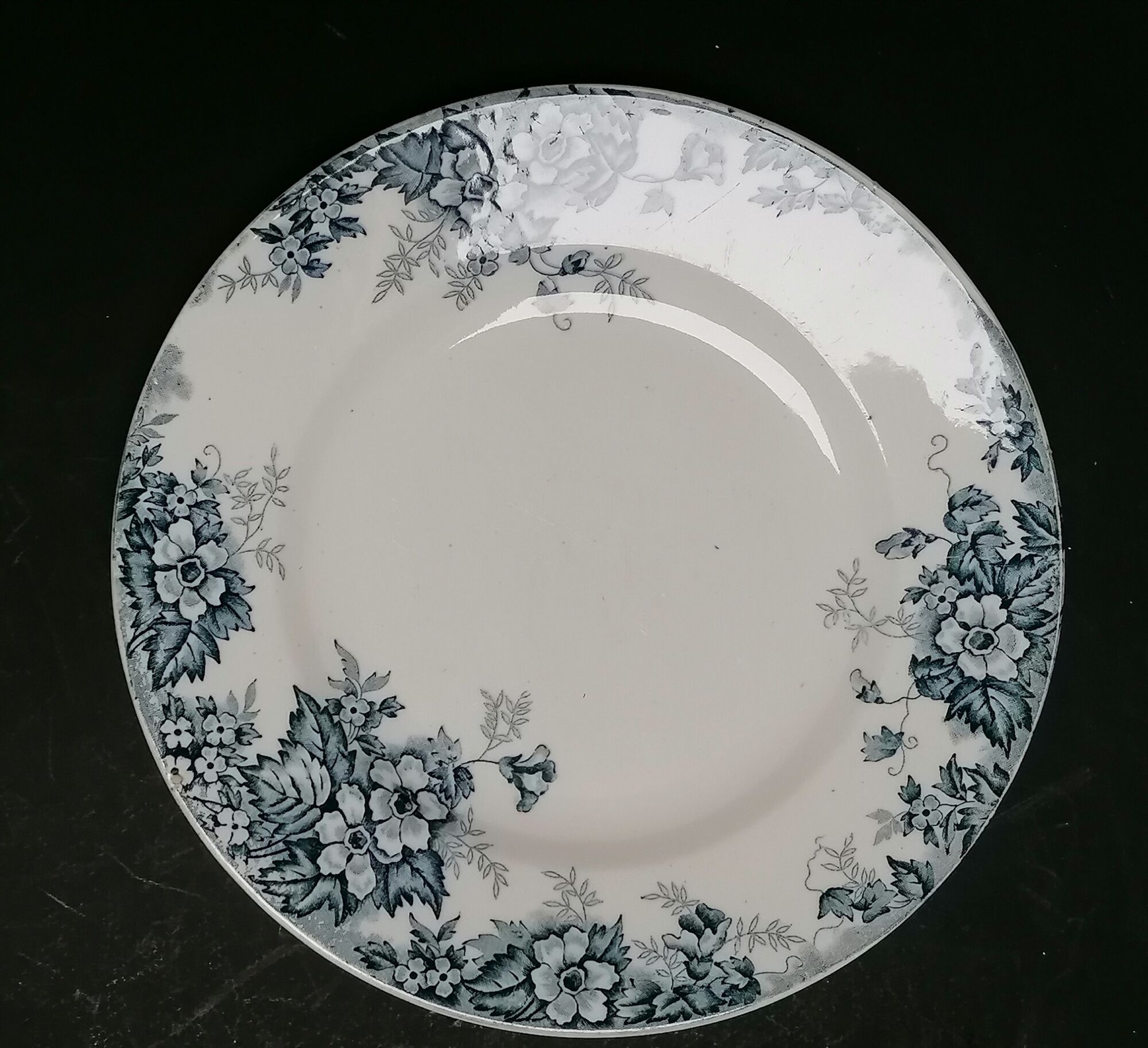 6 plates iron earth Moulin des Loups and Hanage Marie-Louise