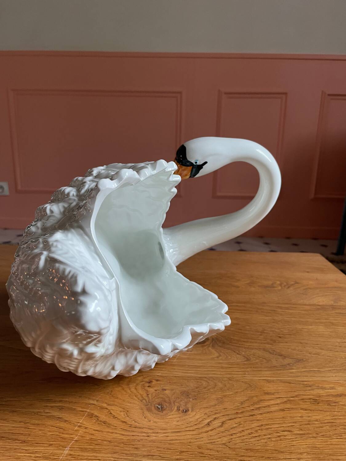 Swan plant pot