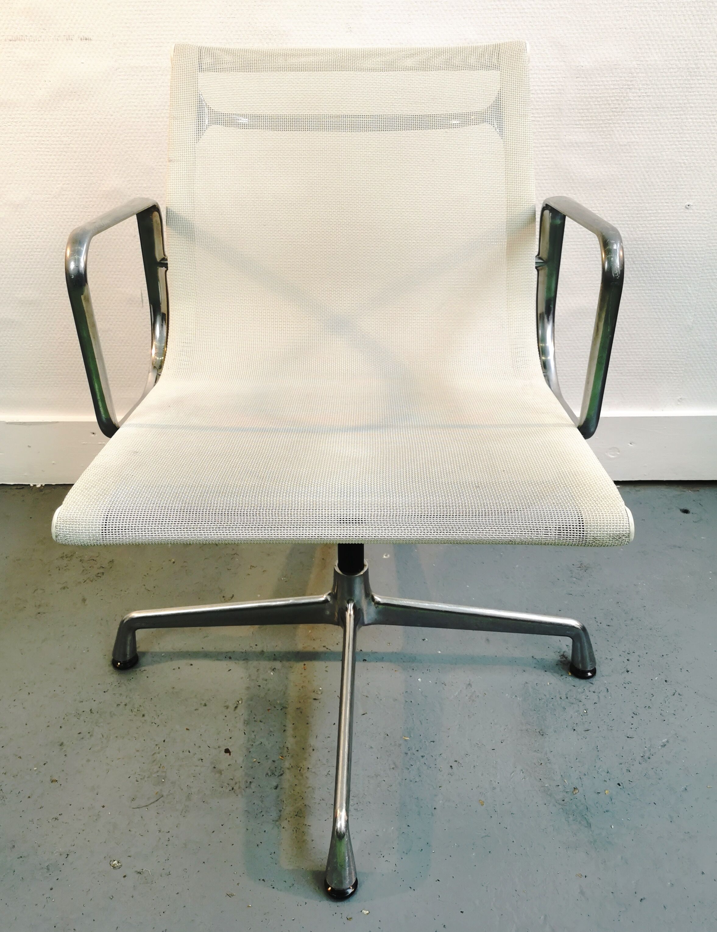 vitra eames 107