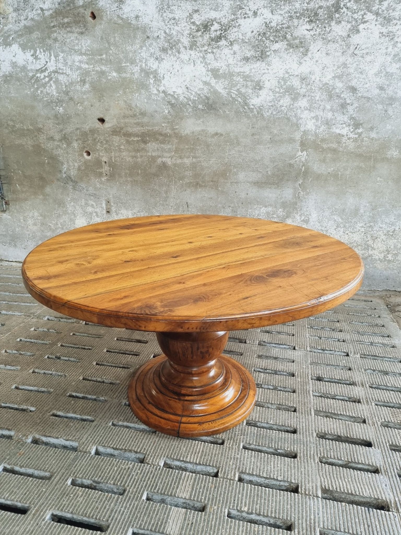Old round table walnut dining table 140 cm