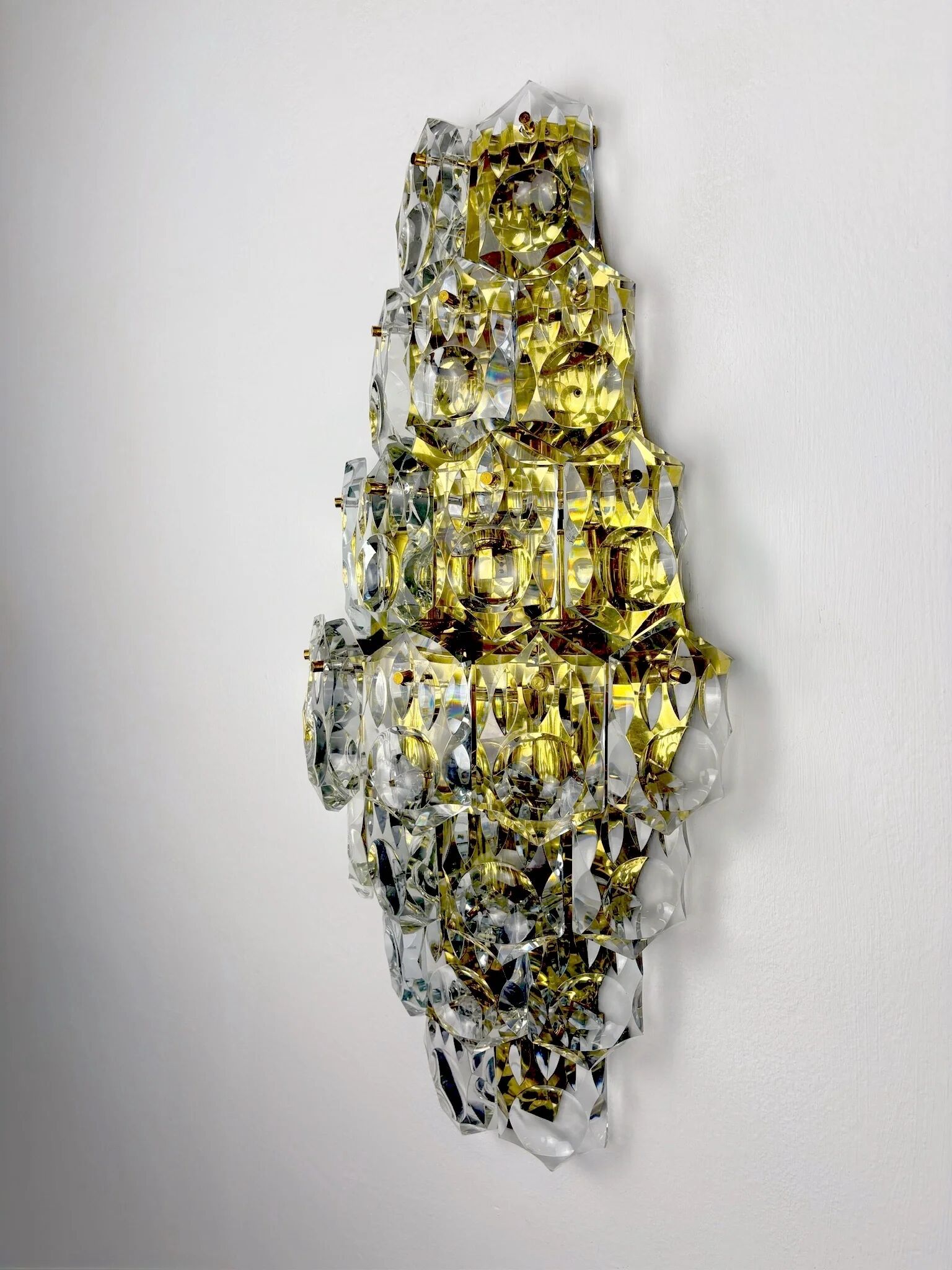 Applique murale en cristal taillé Kinkeldey XL à 7 niveaux, laiton doré, Allemagne, années 1970