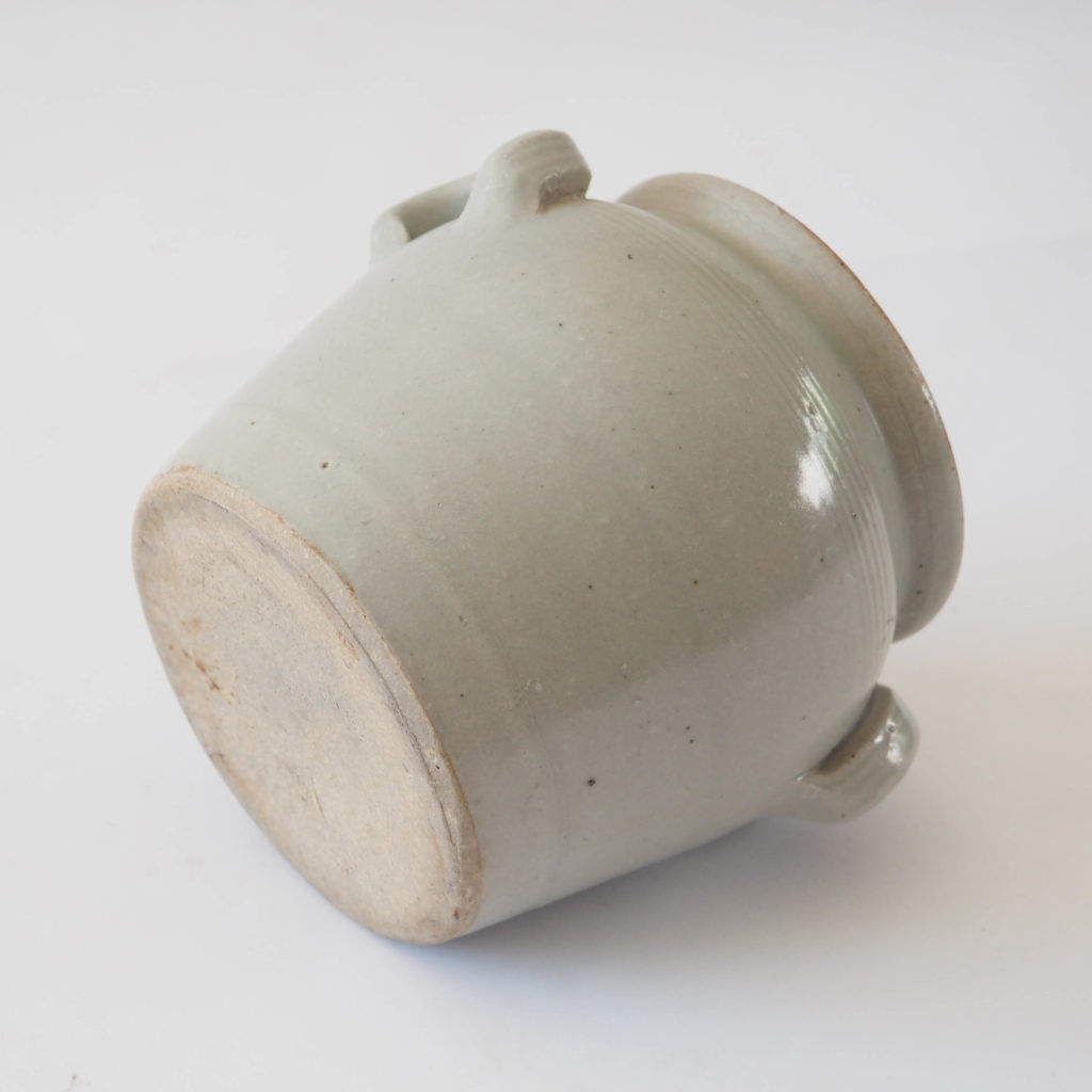 Gray sandstone pot