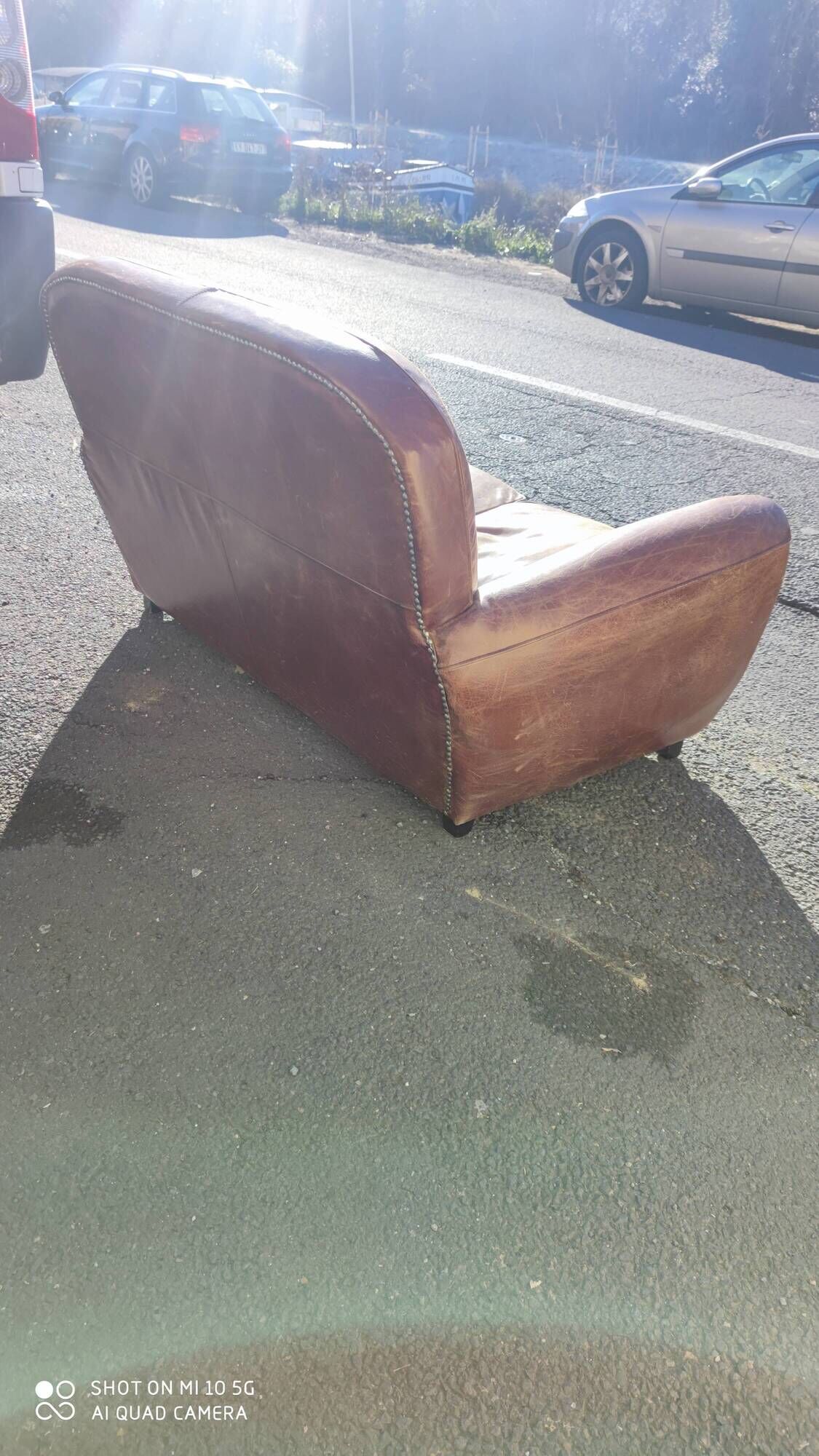 Club sofa 2 places in leather beautiful patina around 1980