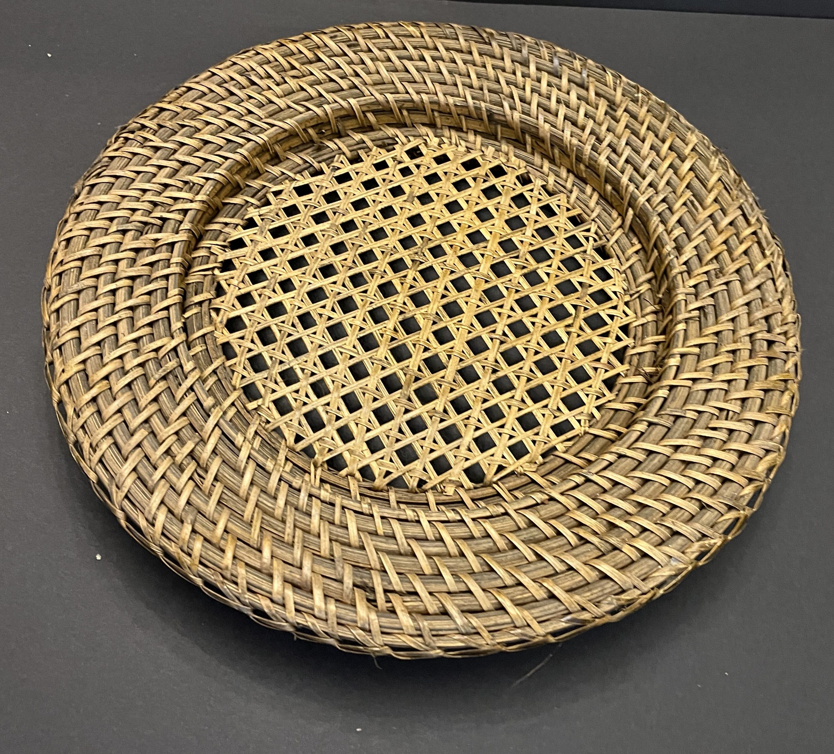 Circular tray canné