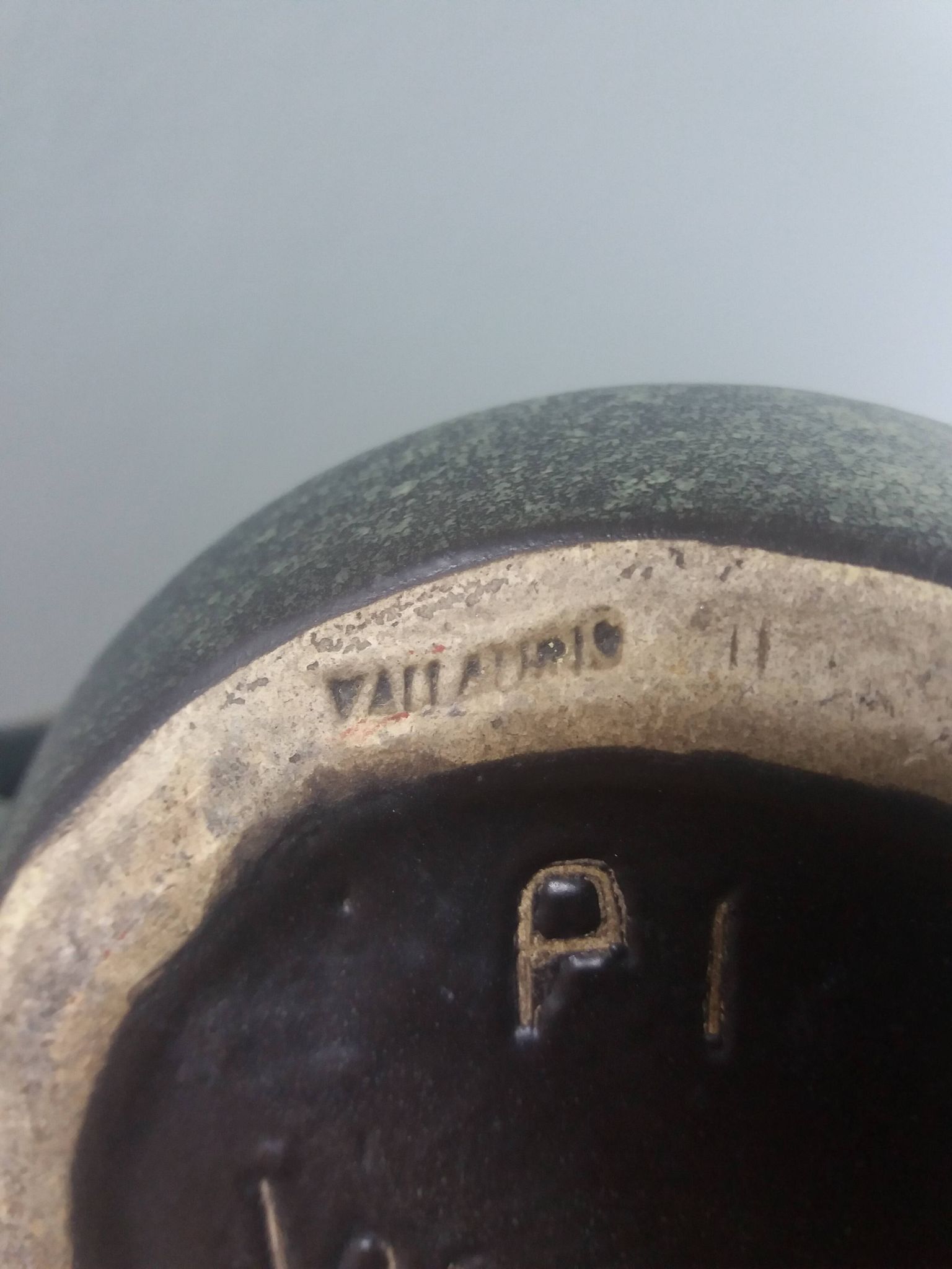 Pichet signé François Caleca Vallauris rare en vert pâle