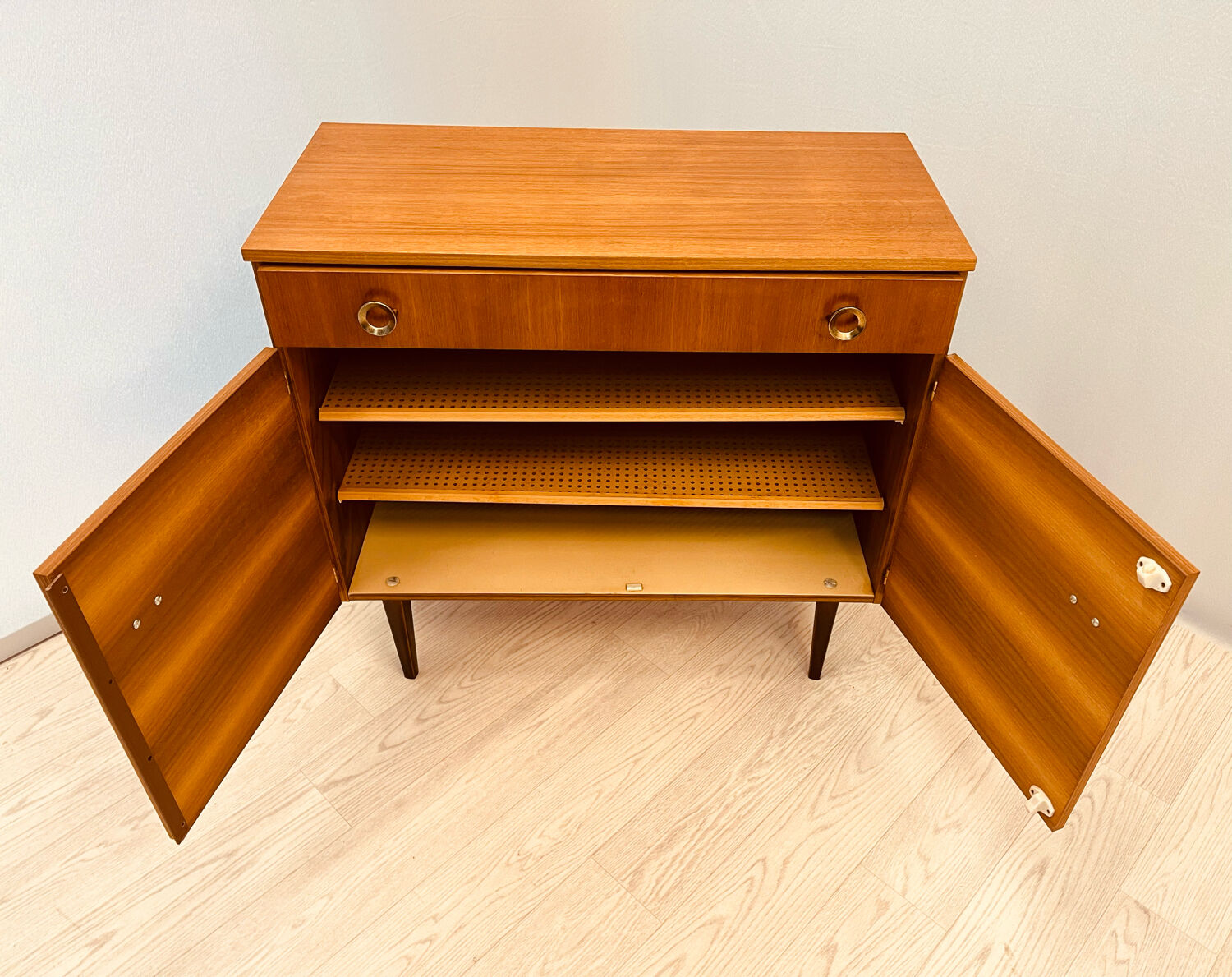 Shoes cabinet