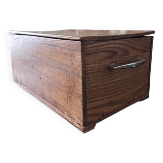 boîte en bois ancienne avec poignée