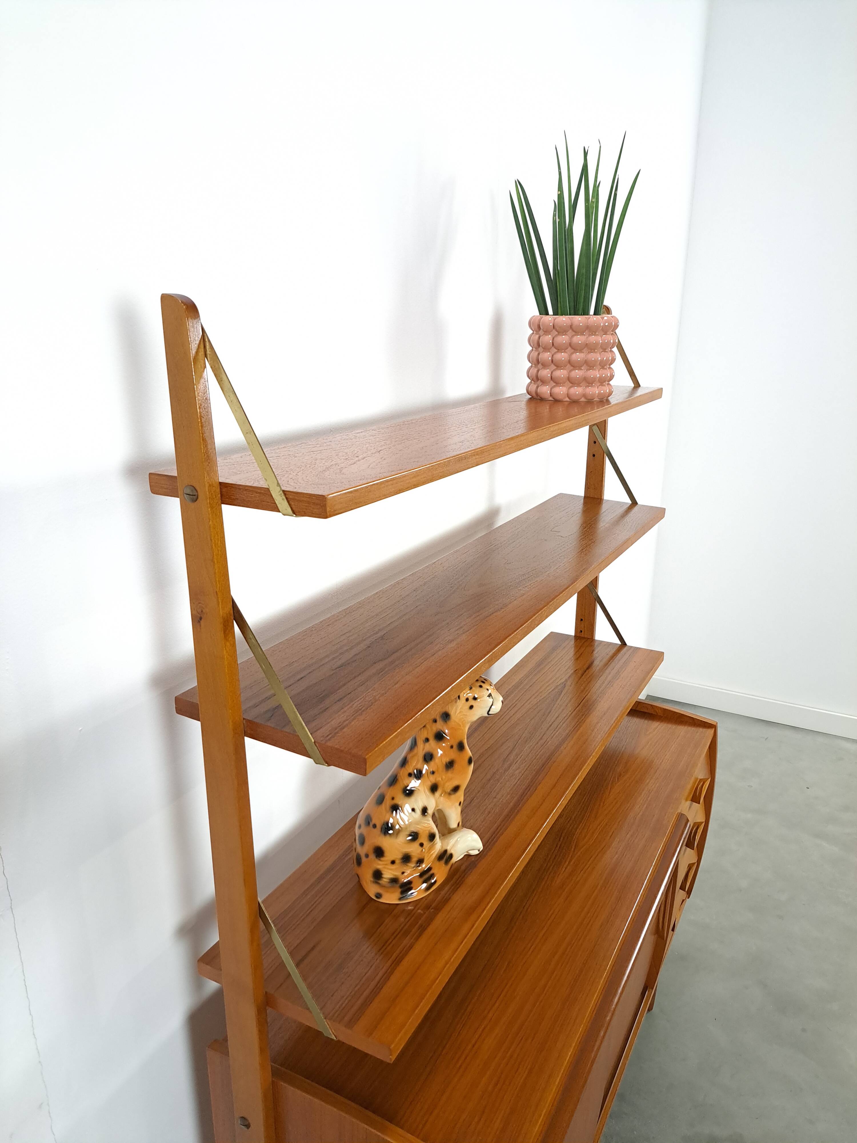 Meuble mural scandinave en teck avec étagères, tiroir et bureau