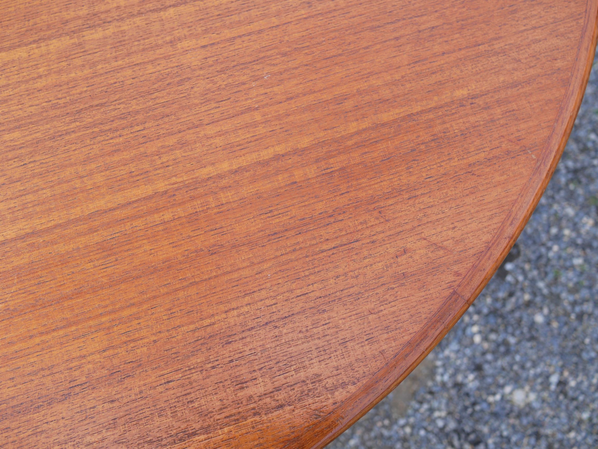 Dining round vintage with extensions