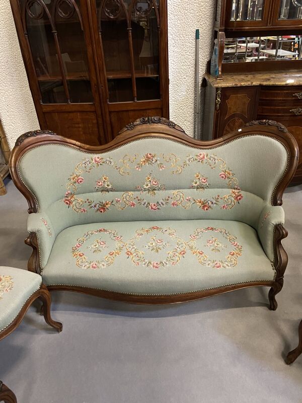 Salon style Louis Philippe avec revêtement brodé - canapé et 4 chaises