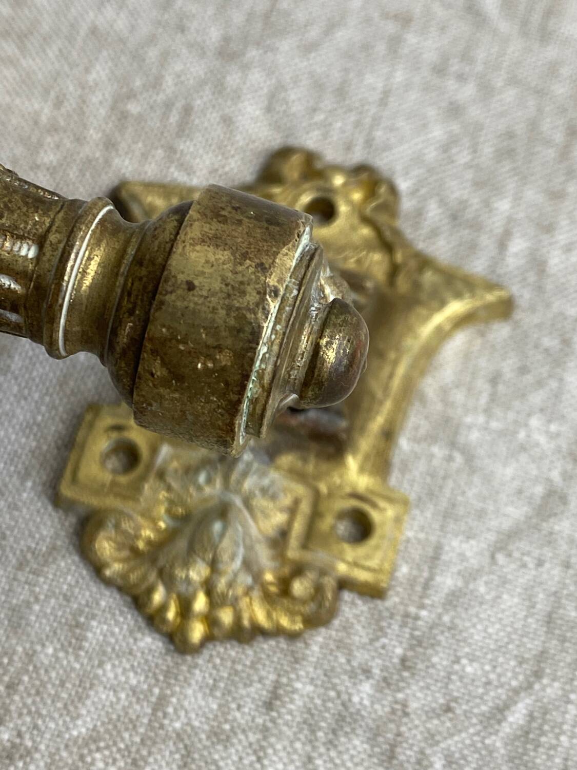 Articulated bronze handles