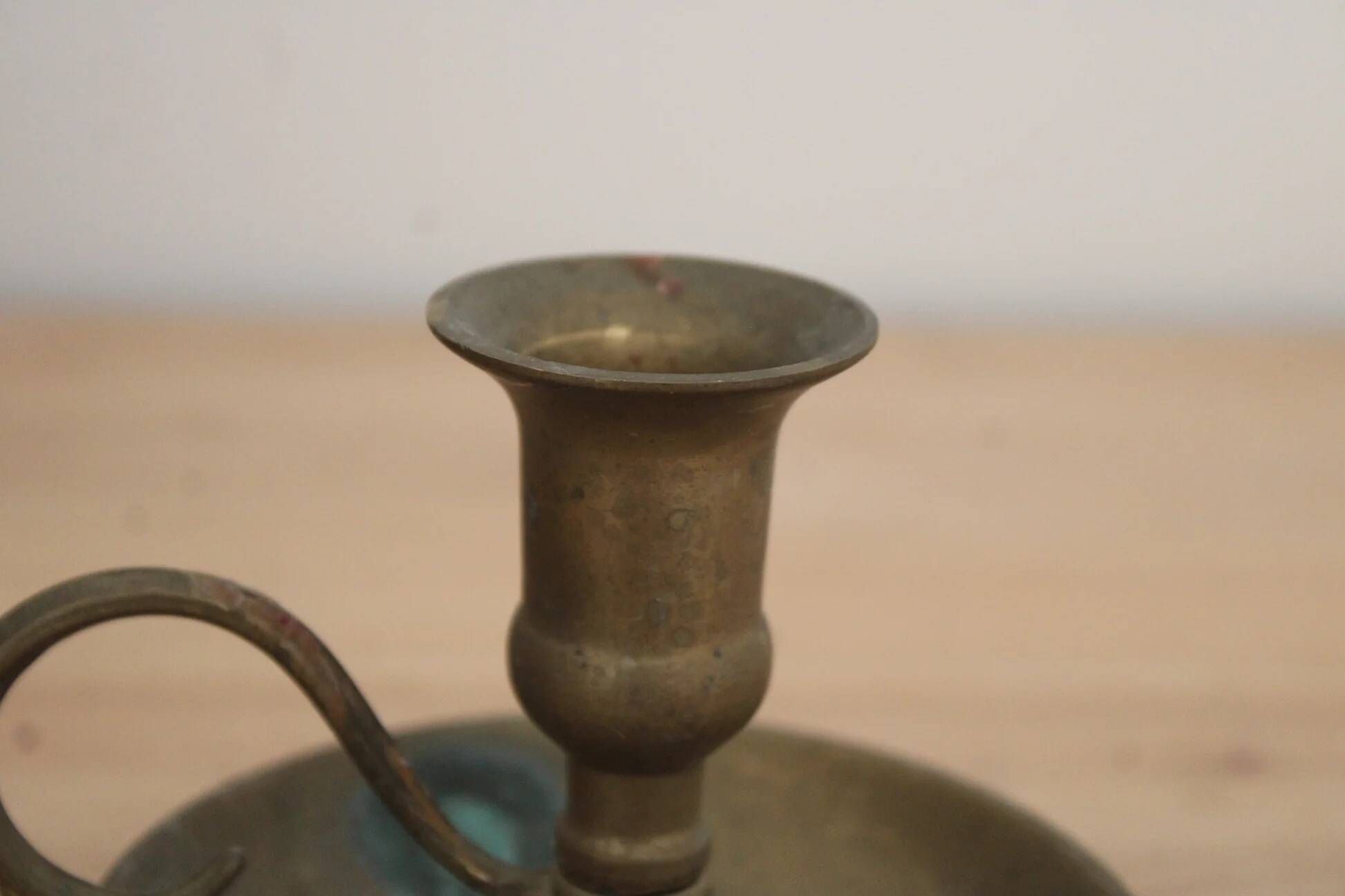 Antique patinated brass hand candlestick – Vintage rat of the cellar