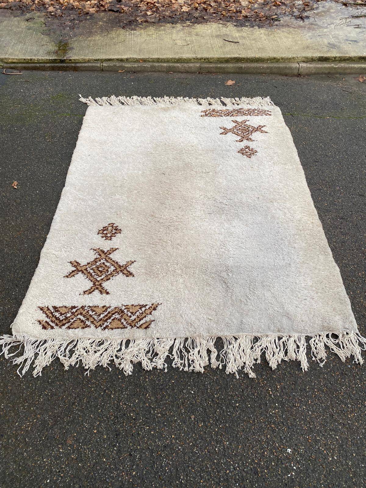 Handmade knotted Berber Moroccan wool rug 170x225cm