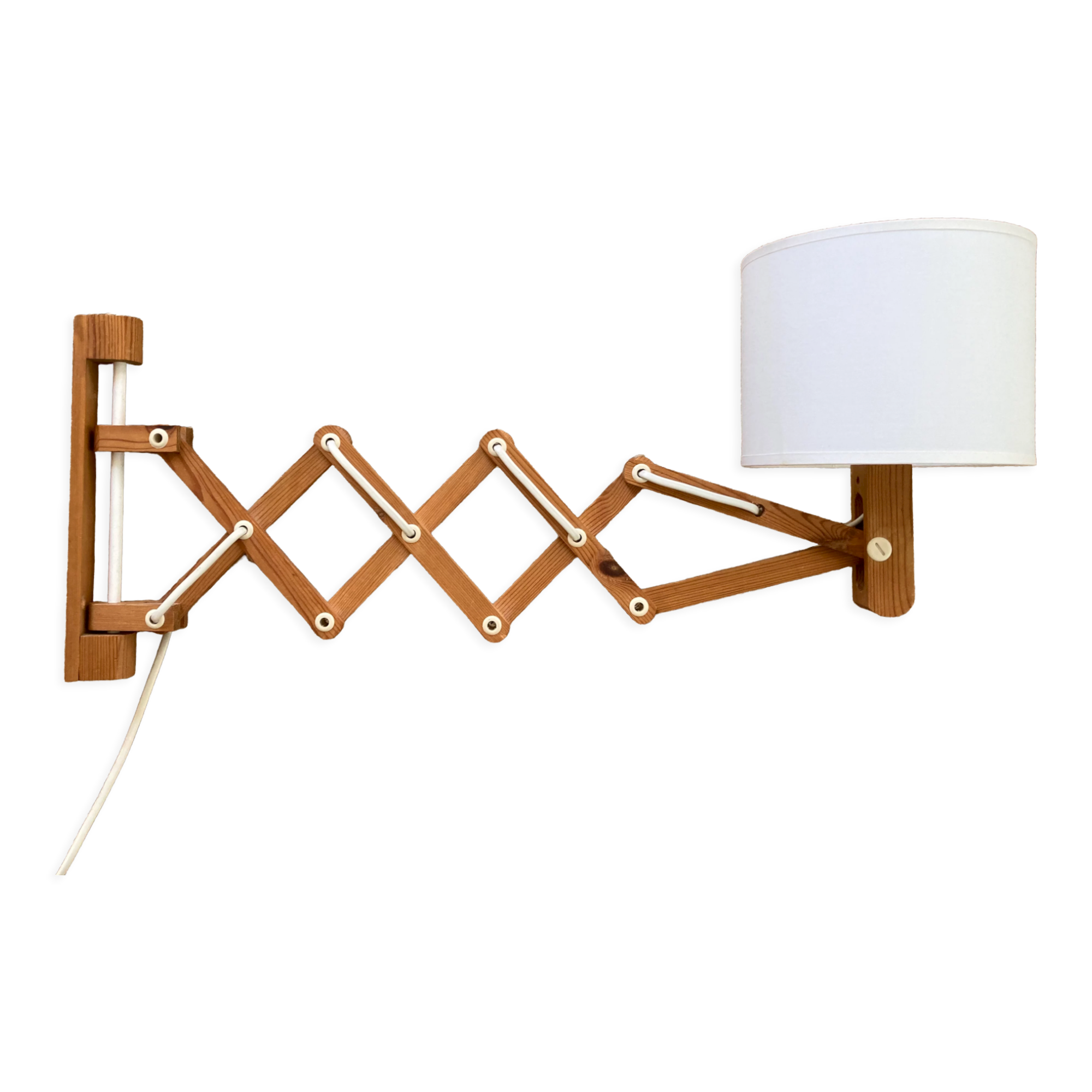 Extendable wall lamp in Scandinavian wood