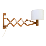 Extendable wall lamp in Scandinavian wood