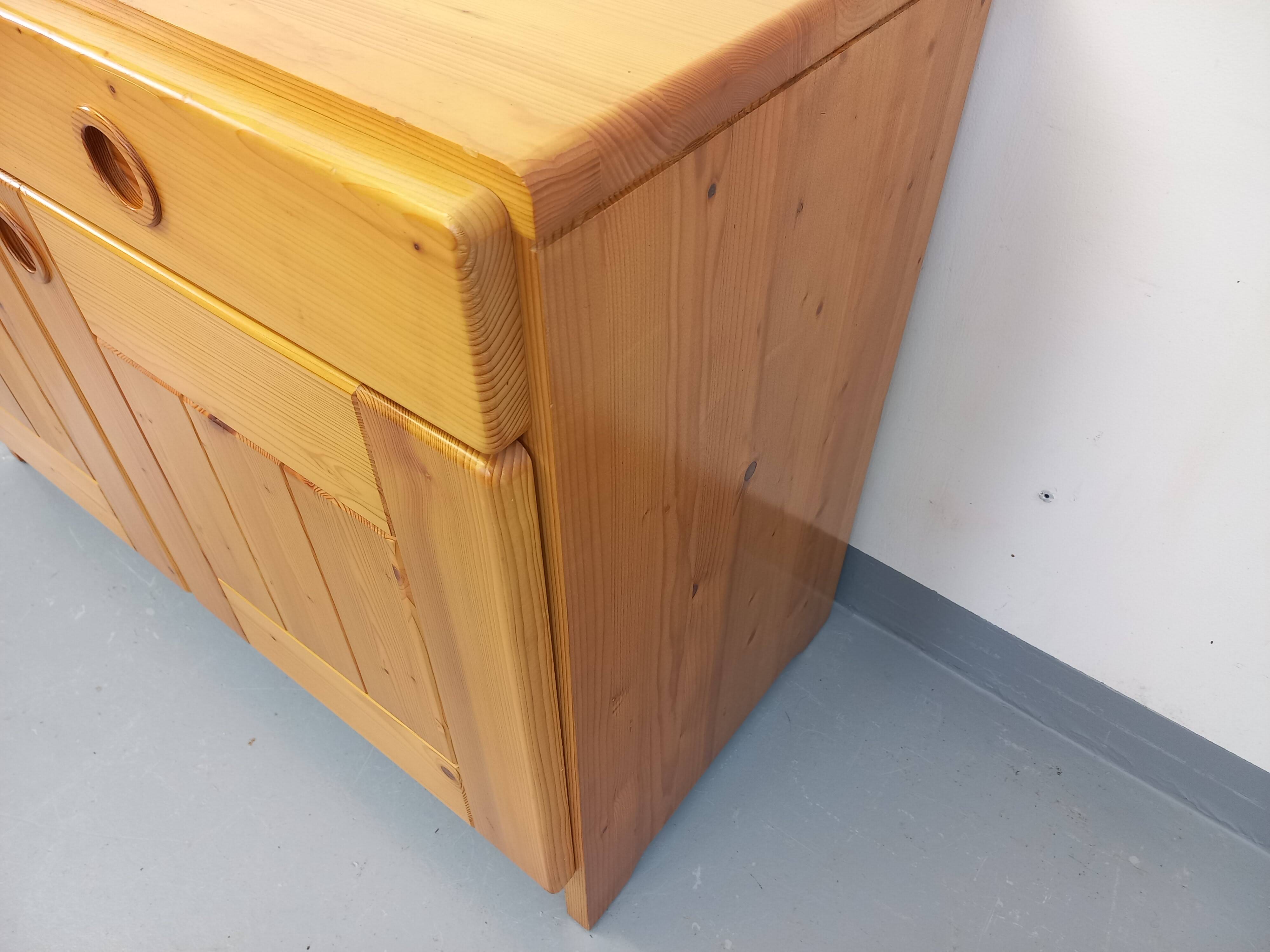 Charlotte Perriand vintage storage furniture Les Arcs from the 1960s in pine.