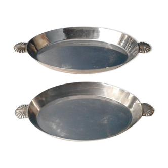 2 oval dishes . Silver metal