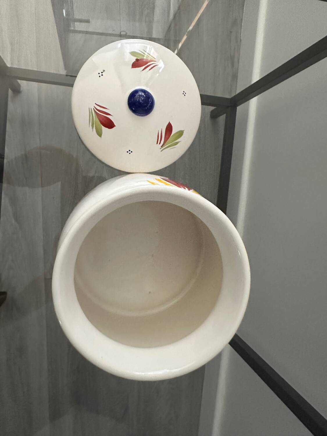 Ceramic flower pot