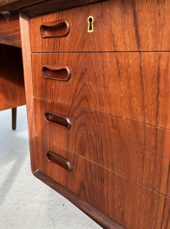 Desk in rosewood by Svend Aage Madsen for H.P. Hansen, 1960