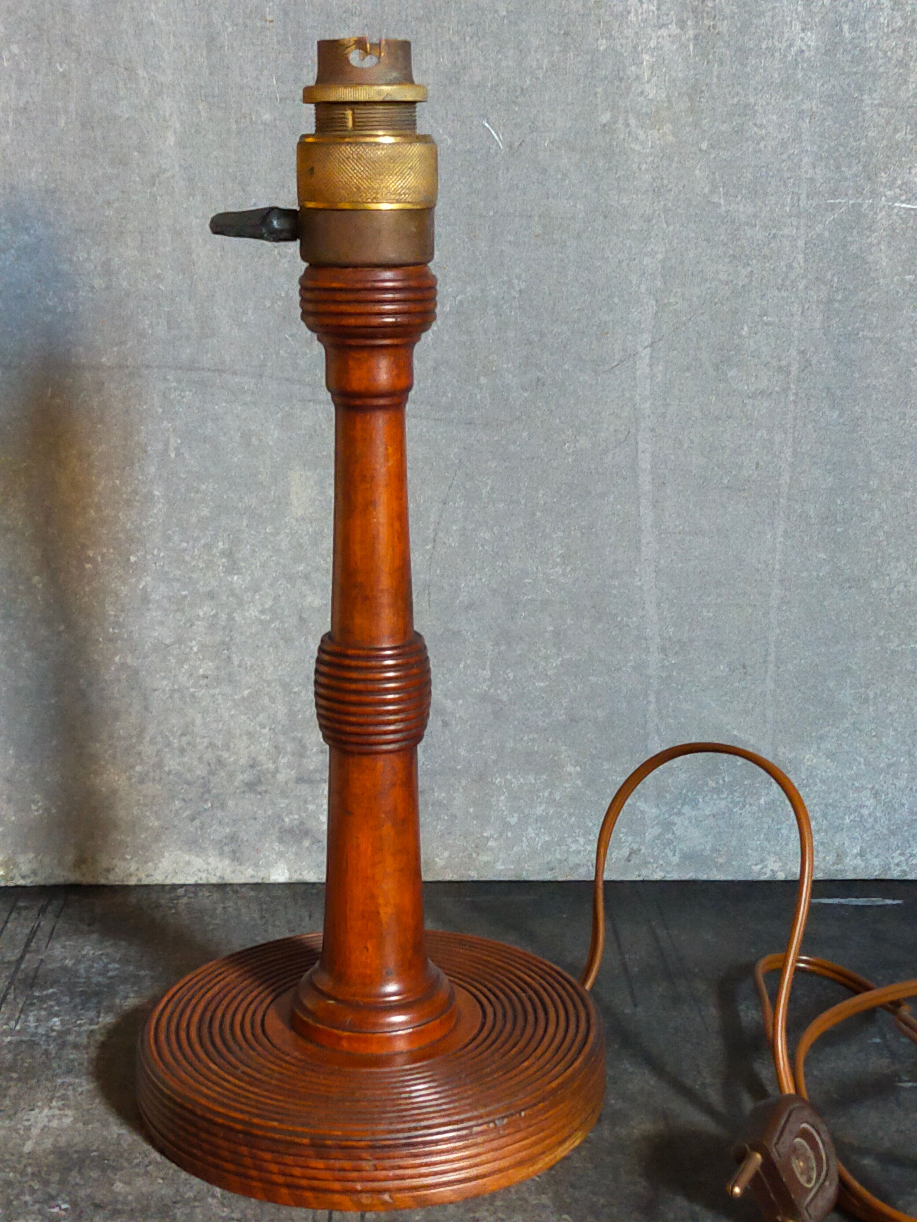 Art-deco lamp foot in solid wood turned 40s