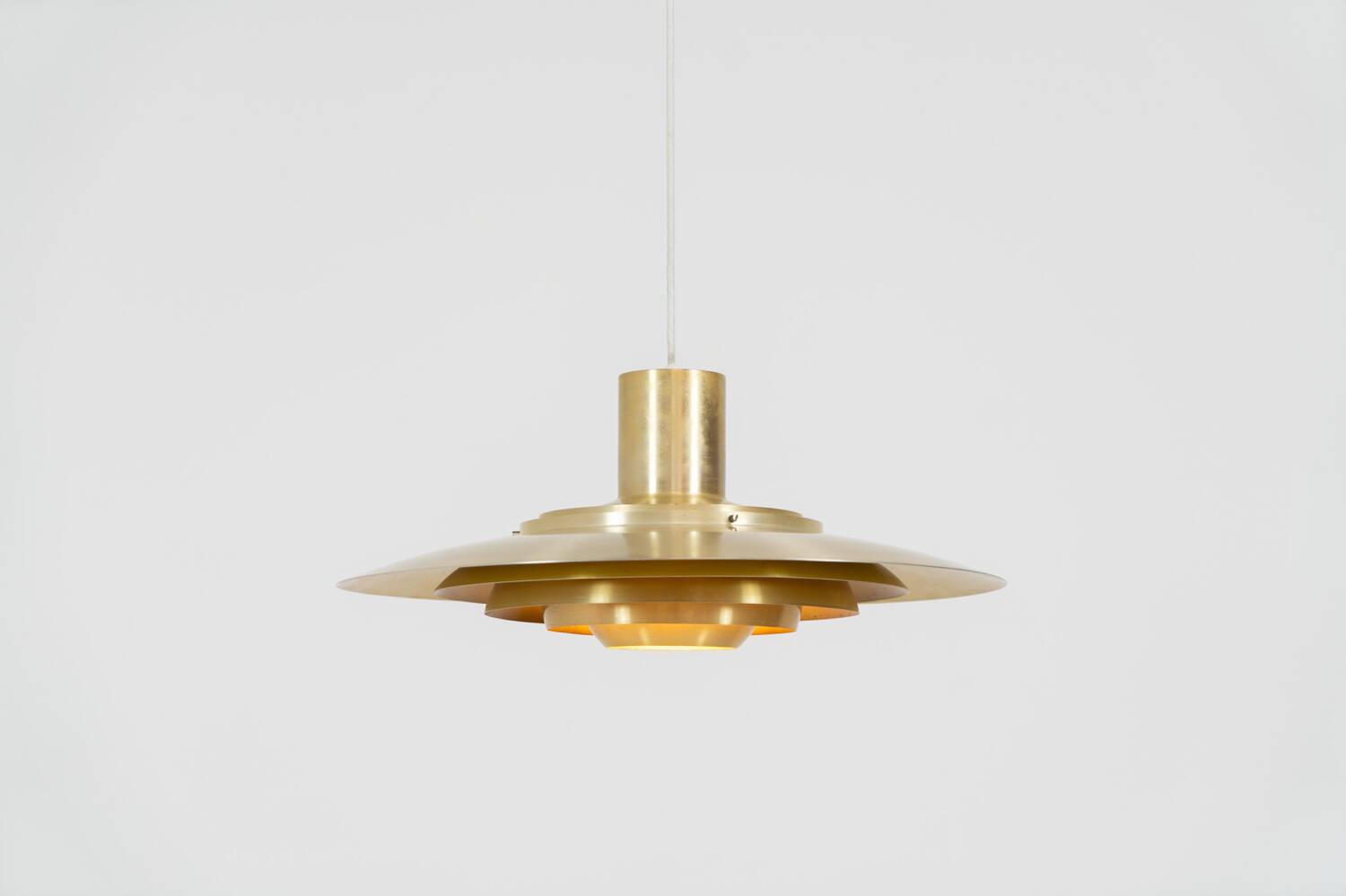 Première suspension en laiton « P376 » de Jørgen Kastholm & Preben Fabricius