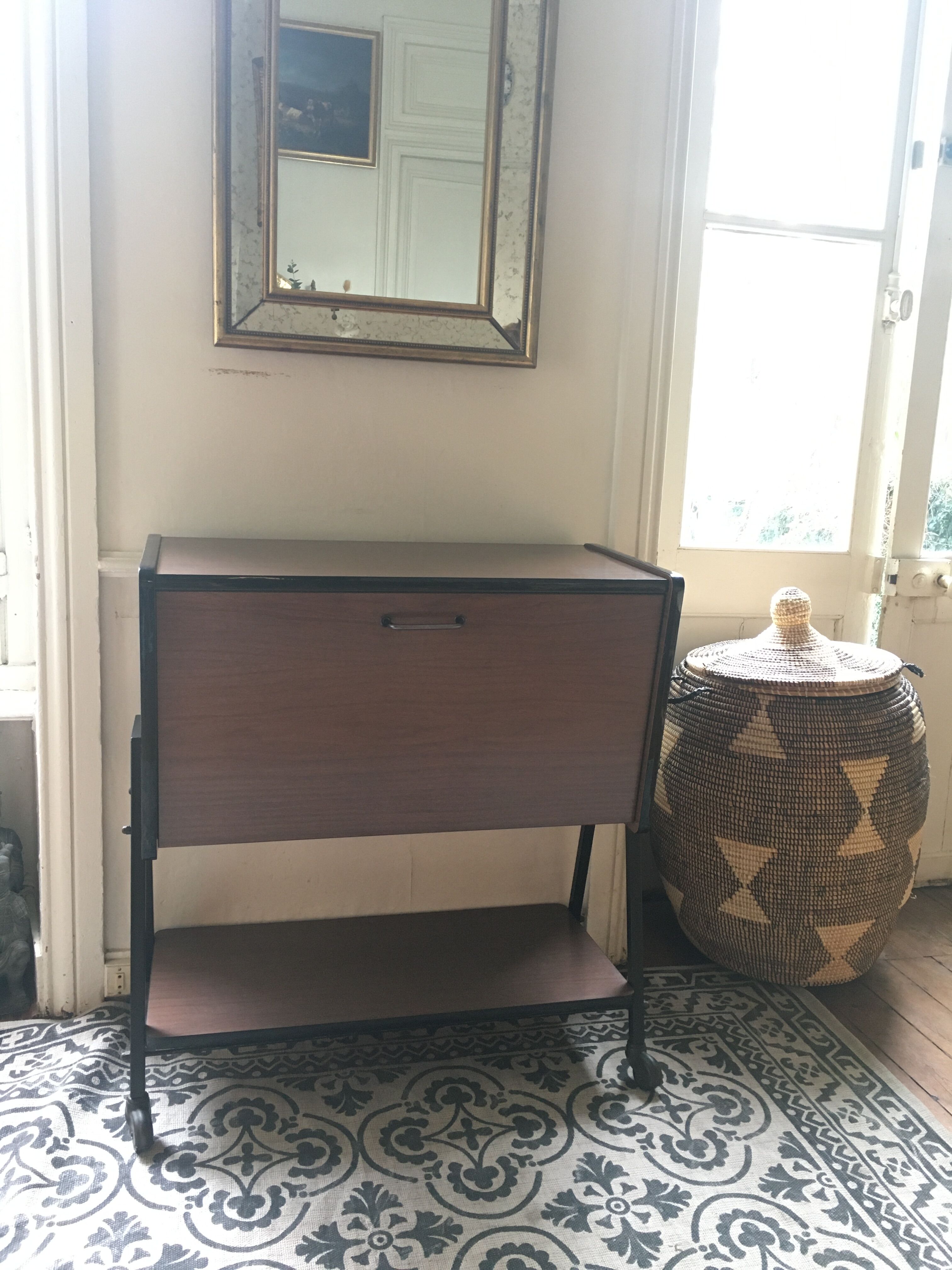 Meuble bar à roulettes en formica 50/60