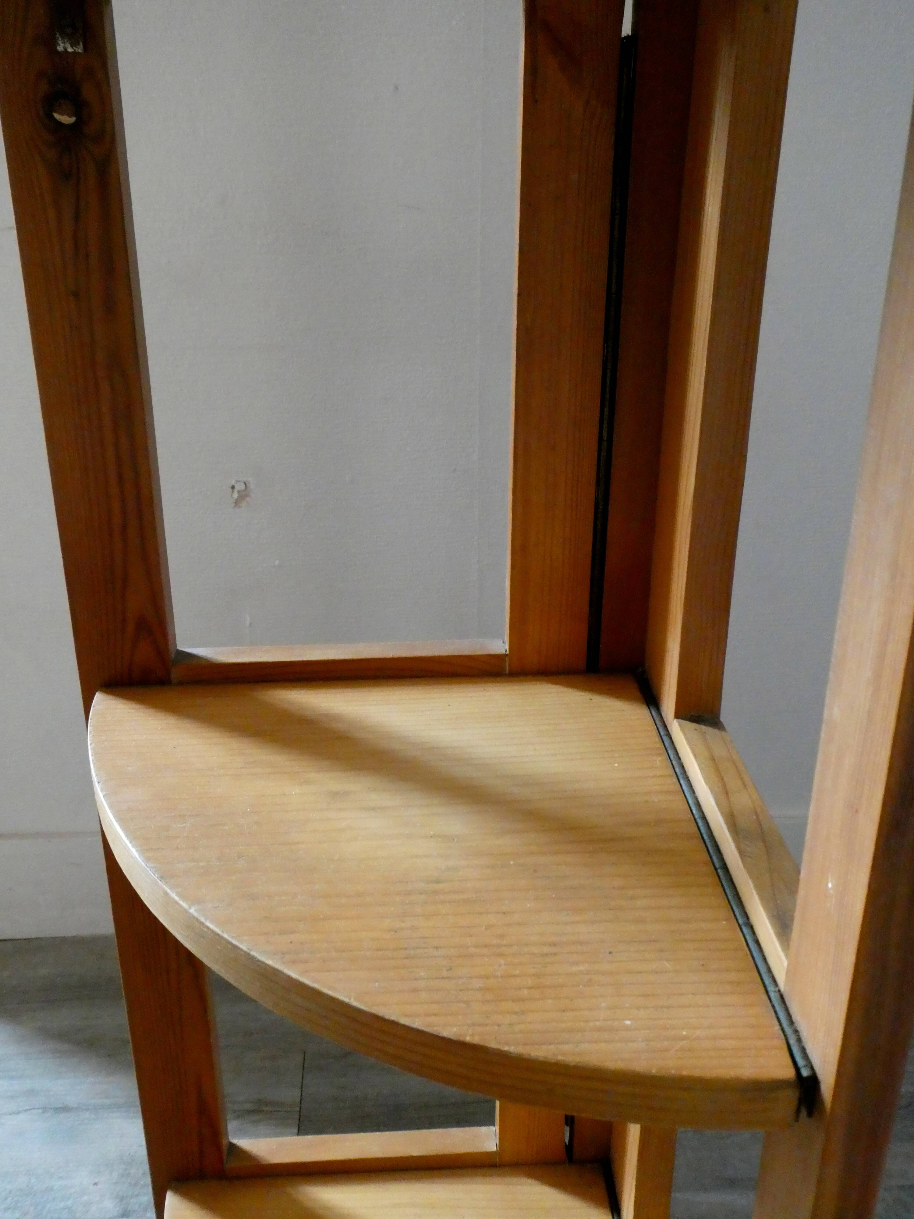 Folding corner shelves in light wood from the 50/60