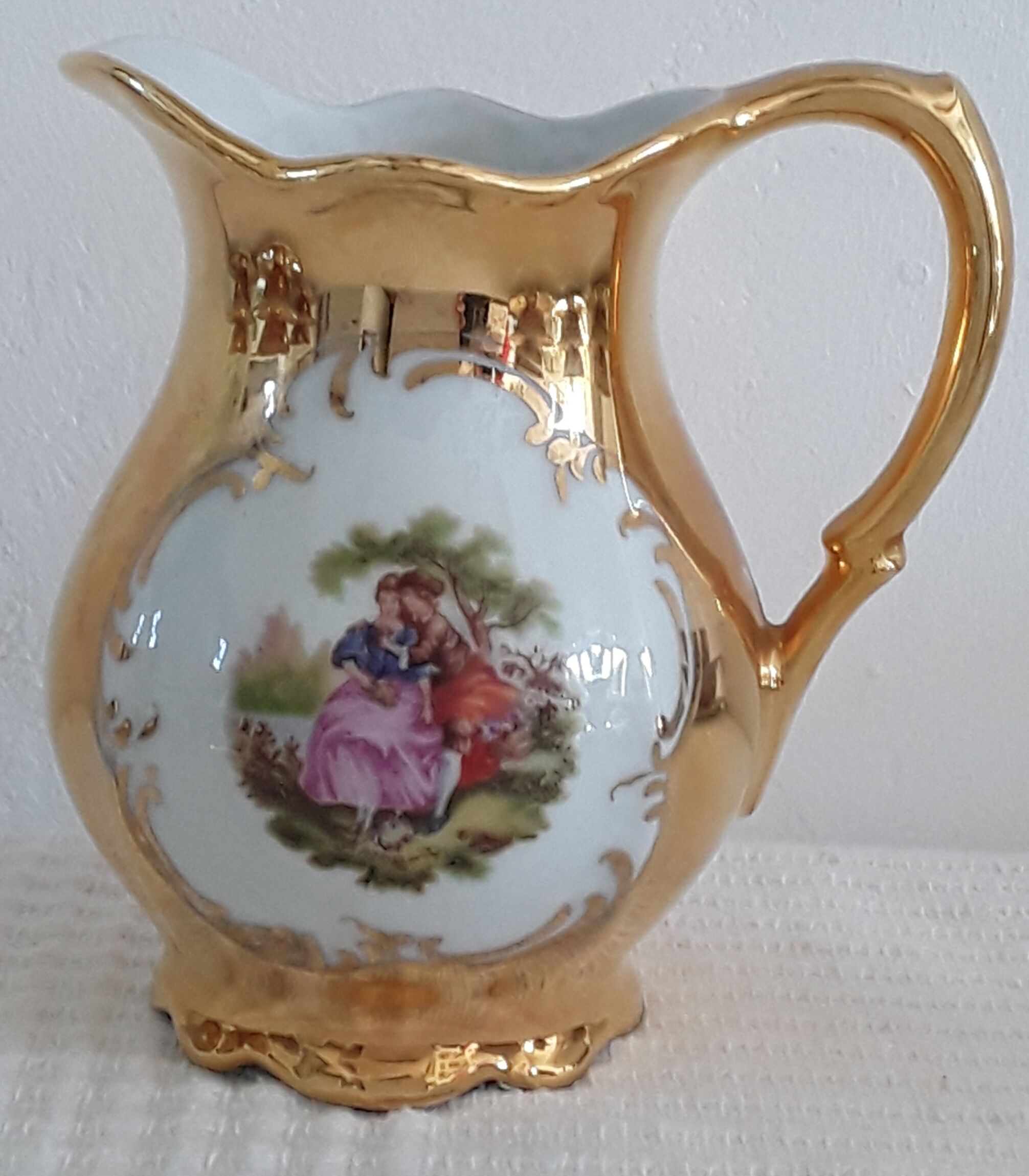 Gold porcelain coffee service