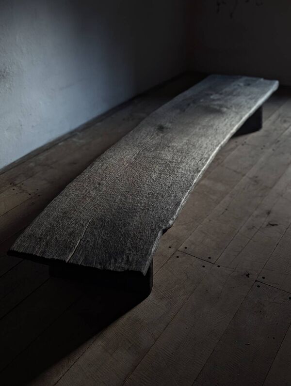 Table basse en chêne brûlé