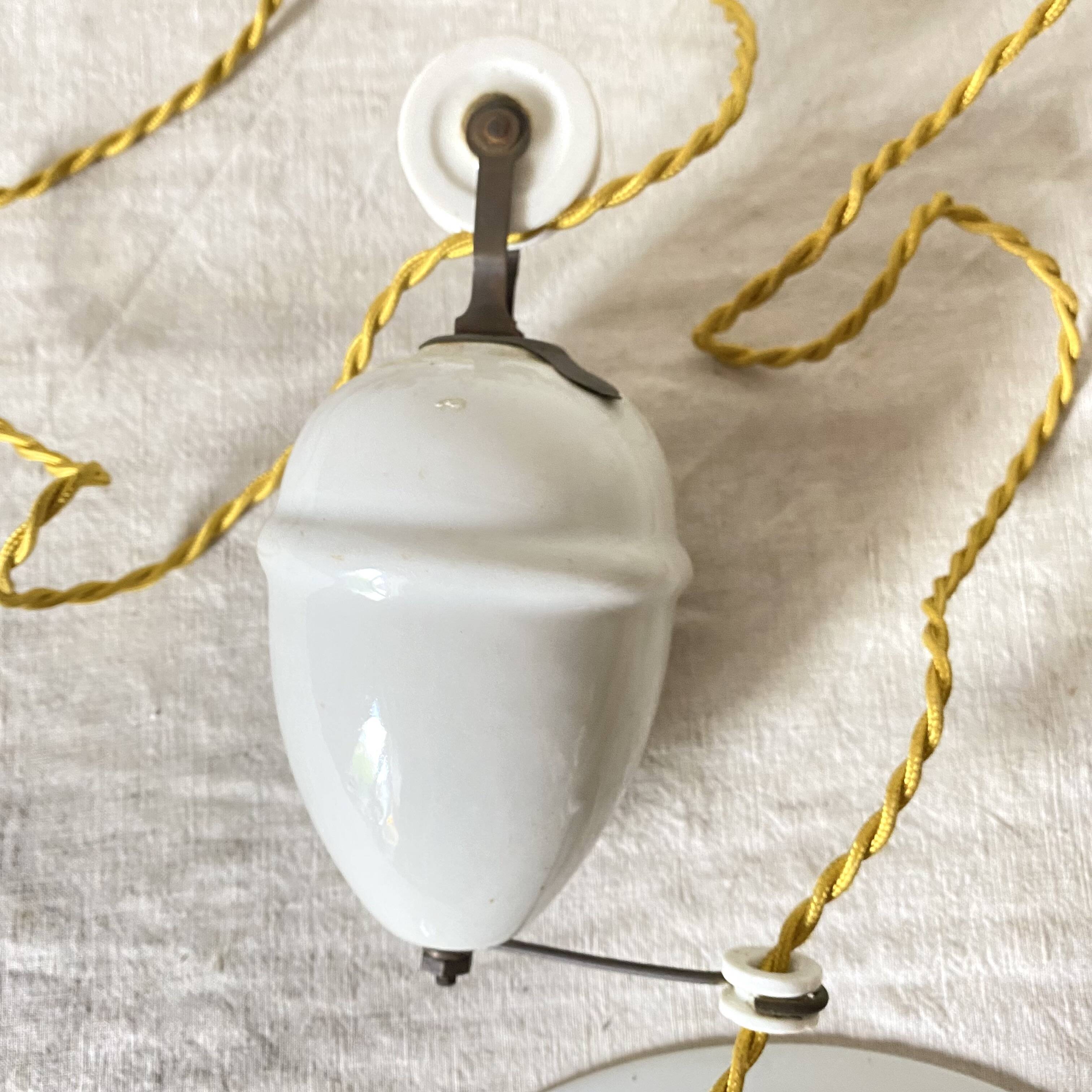 Complete rise and fall in porcelain