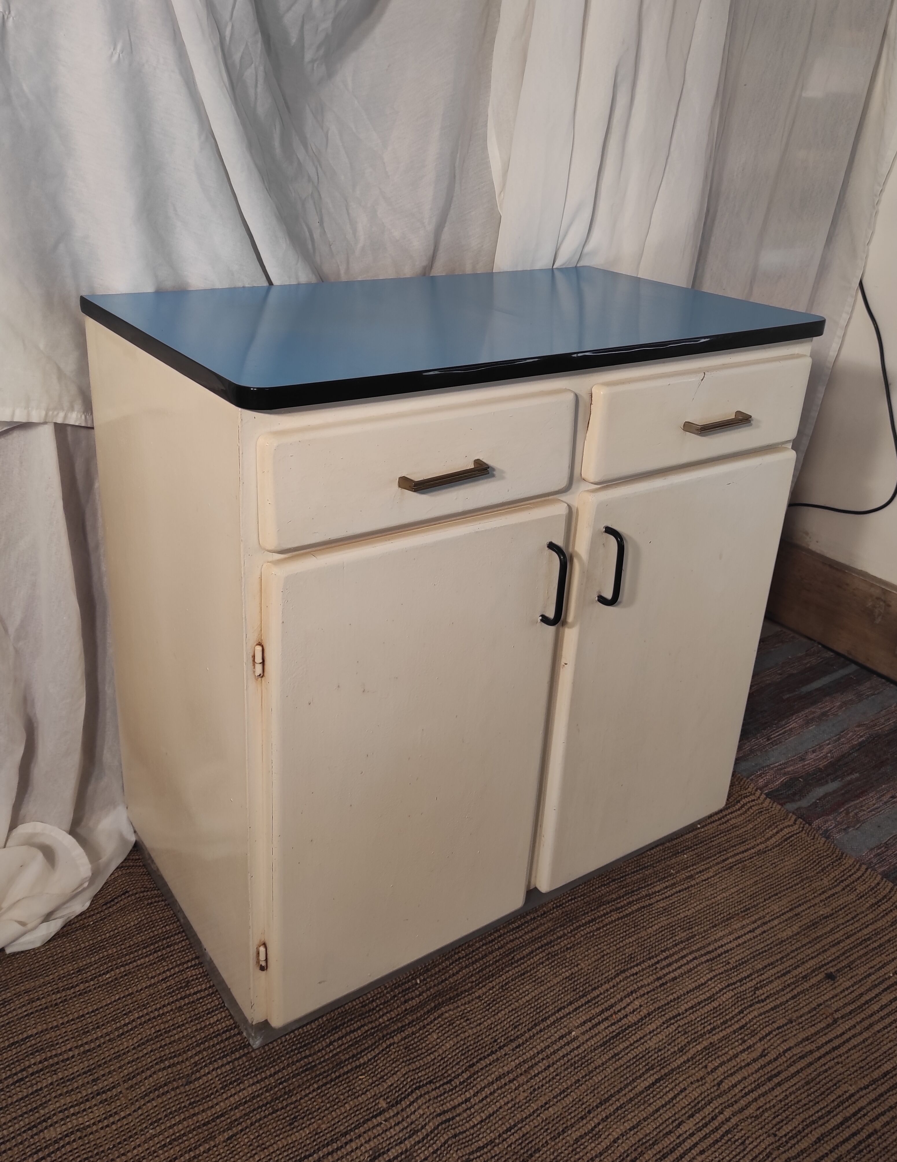 Mado furniture in blue formica two doors
