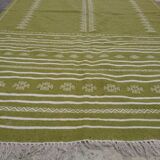 Green and white rug 220x140cm