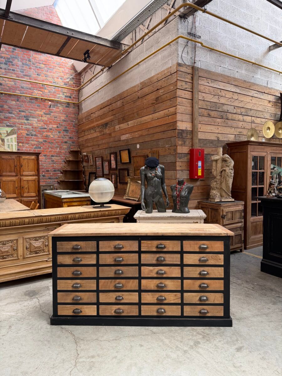 Workshop furniture with 24 drawers from the early 20th century.