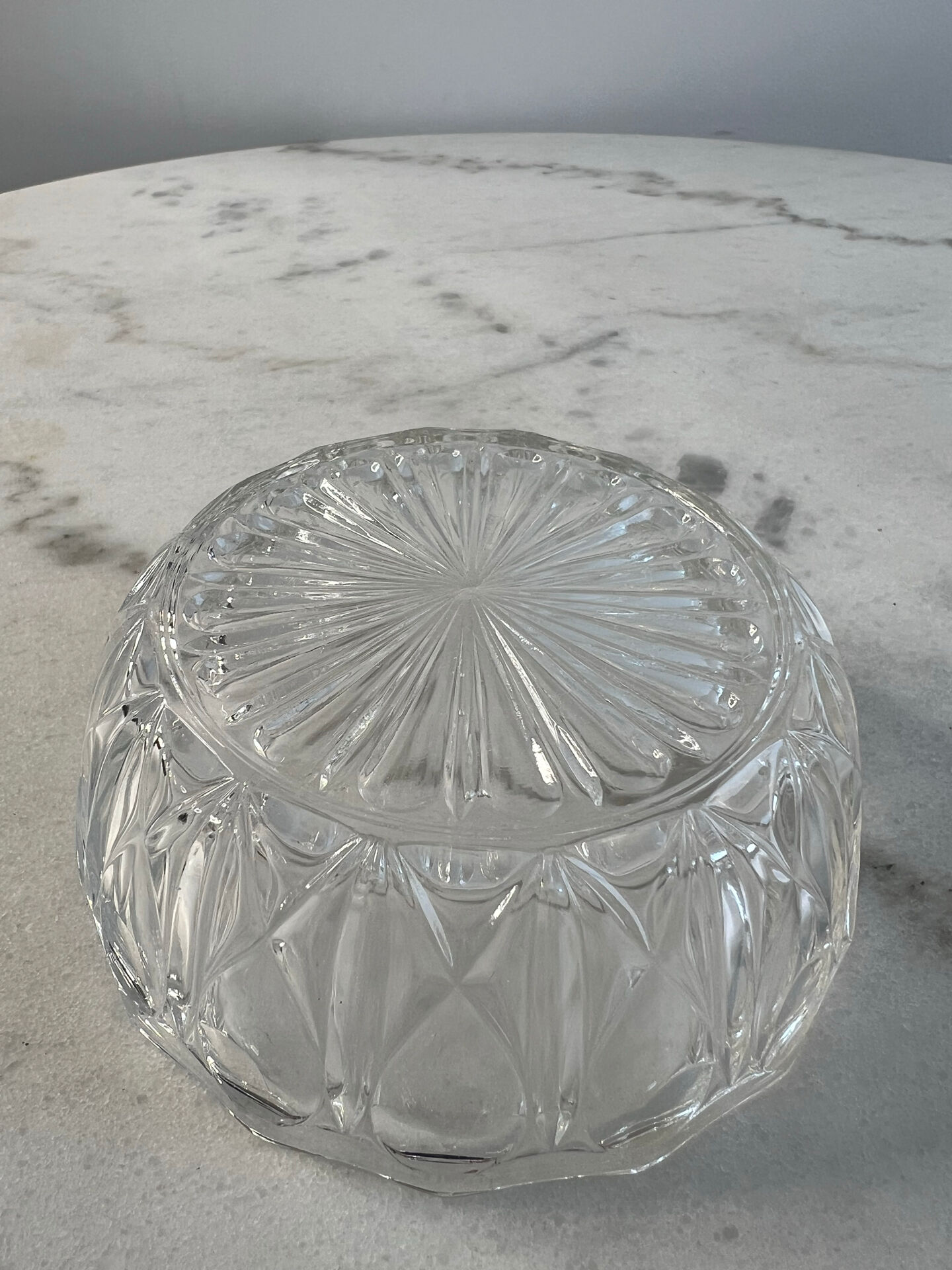 Cut glass bowl with oval pattern 11cm