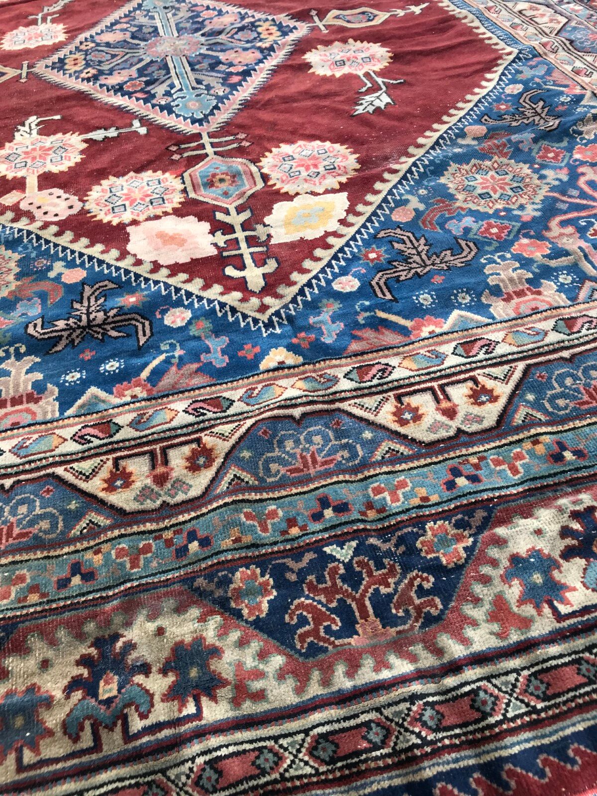 Large carpet old sinkiang done hand 268 x 360 cm