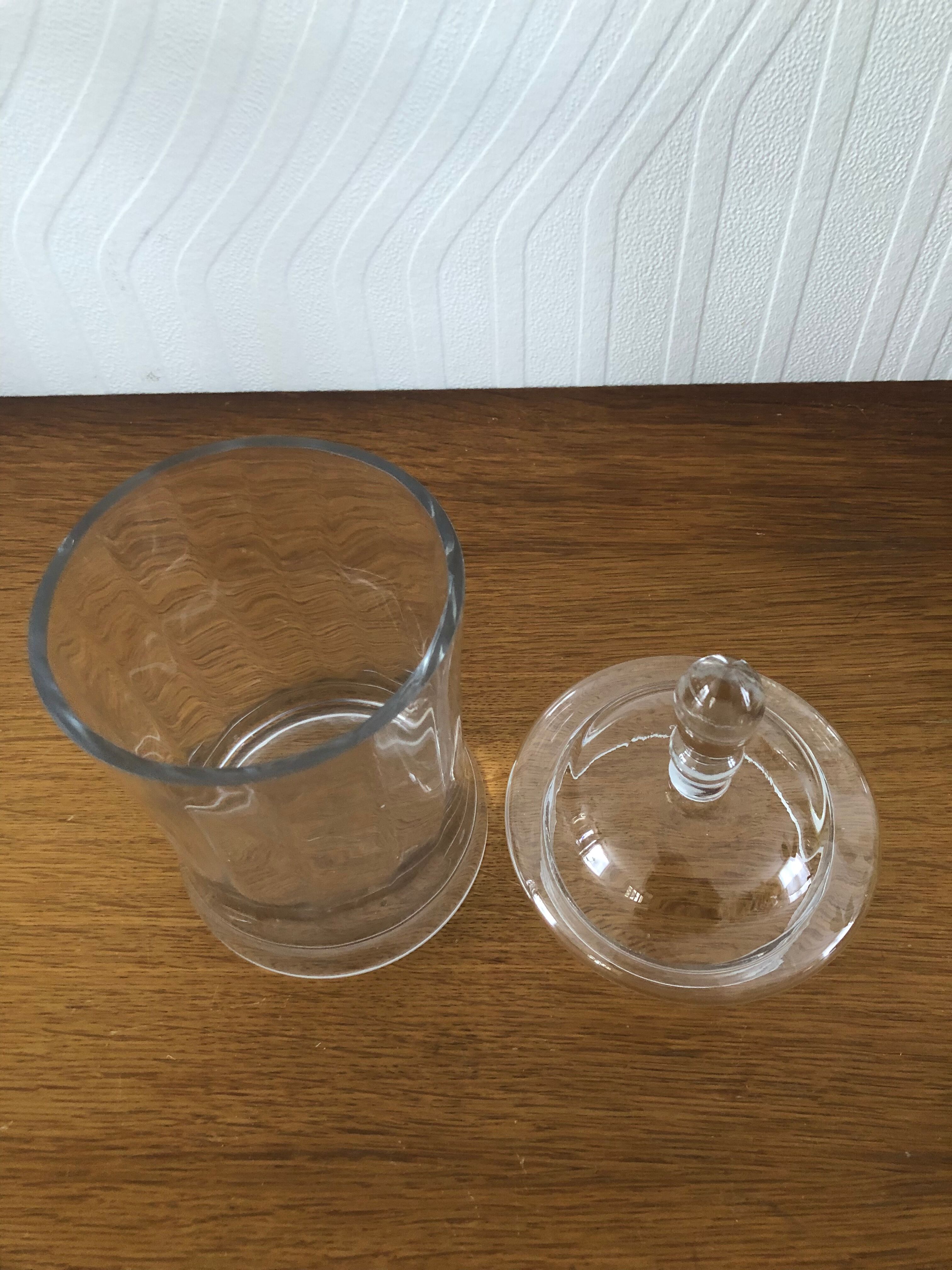 Bonbonnière with its glass lid